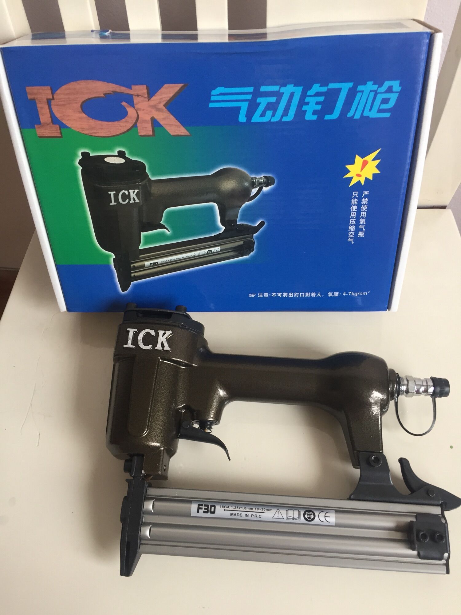 Máy bắn đinh gỗ  F30 dùng hơi