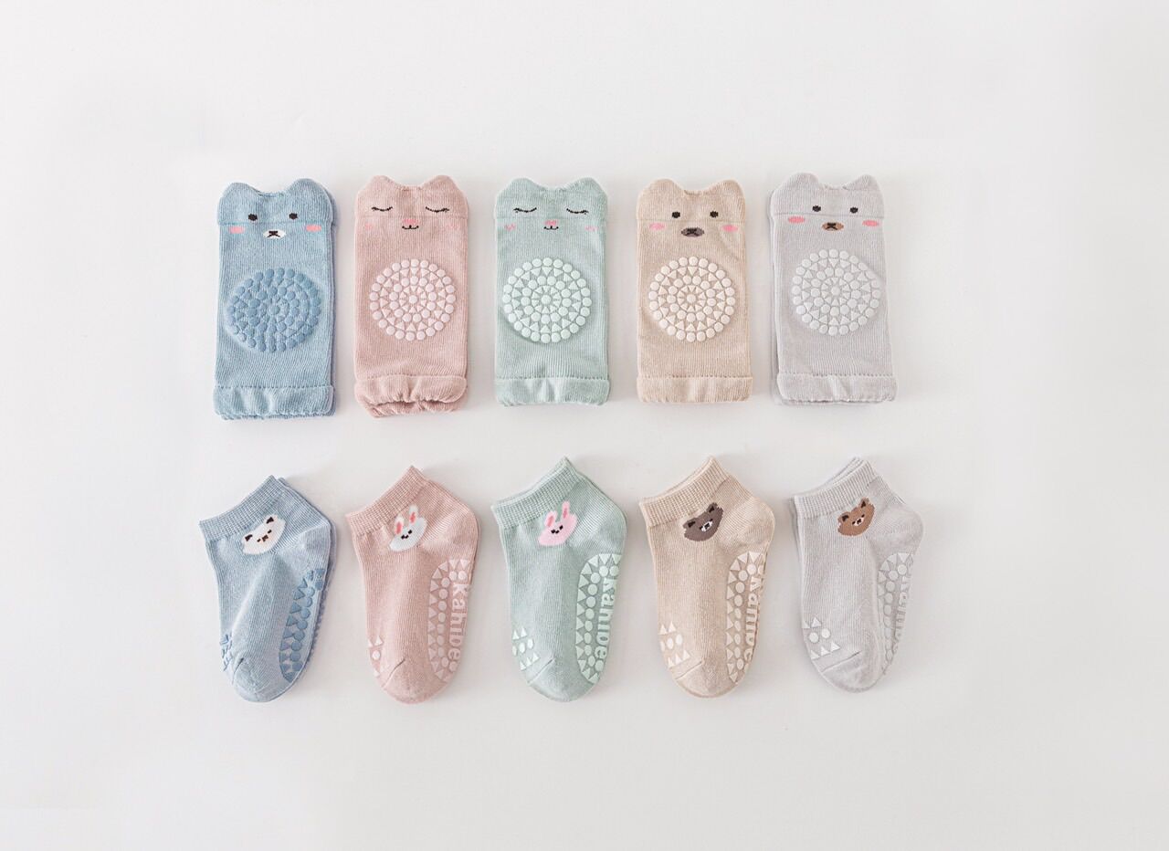 Set vớ + tất tập bò cho bé chống trợt