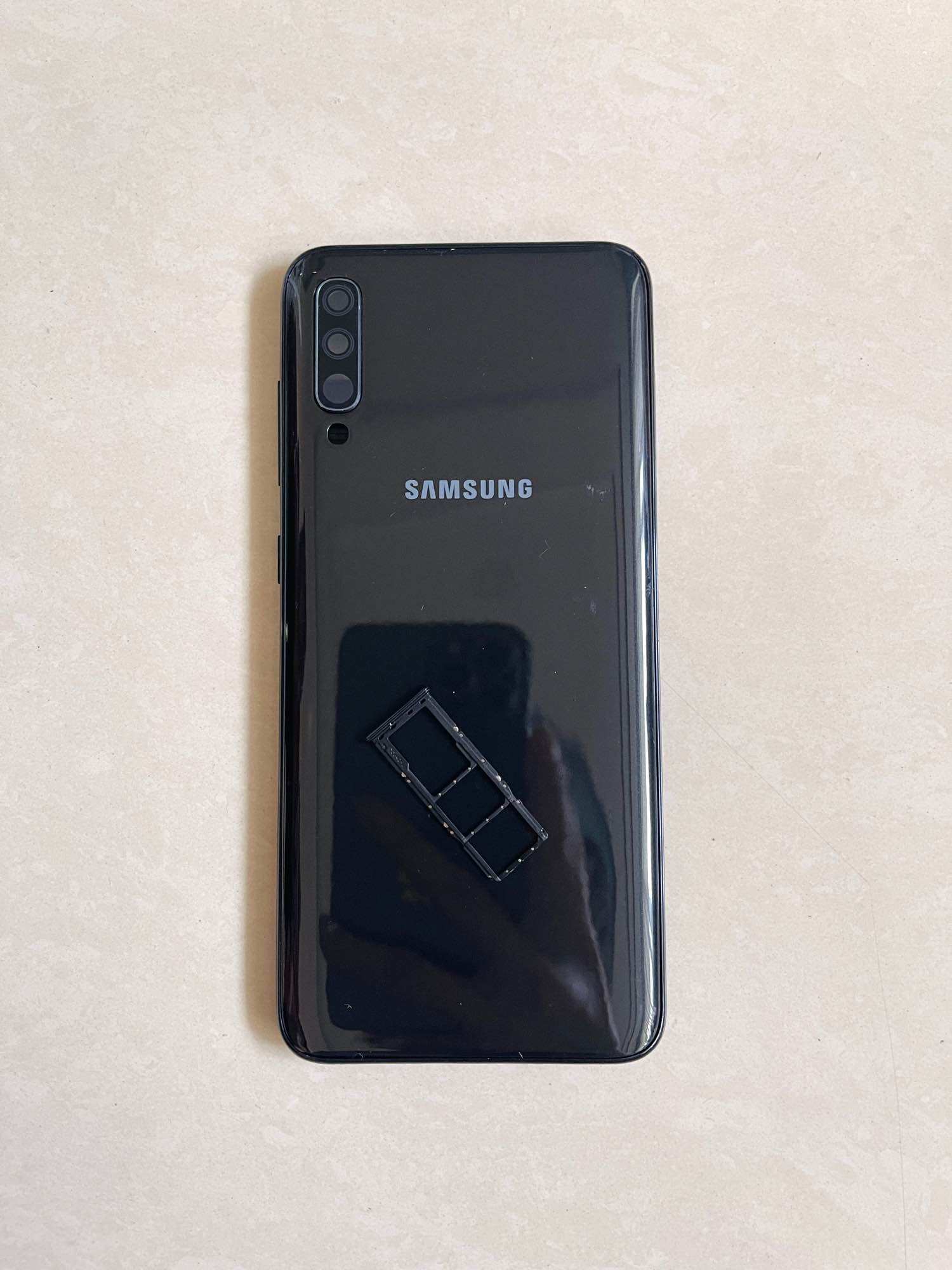 Vỏ bộ Samsung A70 kèm kính camera + khay sim