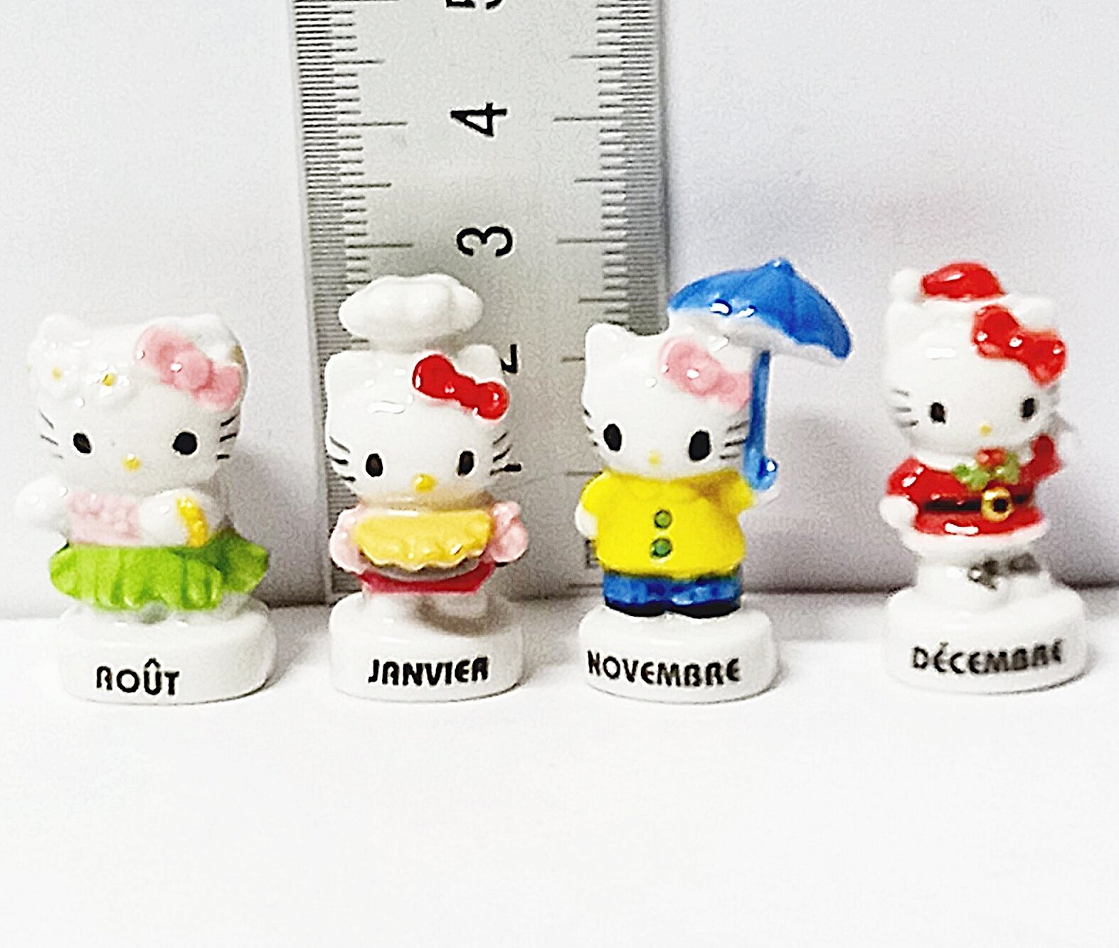 bộ  tượng  sứ  cao cấp 12 tháng  của kitty