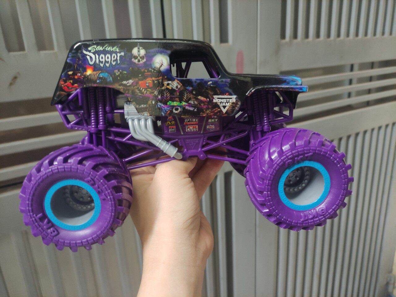 Xe Monster Jam Max- d mẫu mới tỉ lệ 1:24