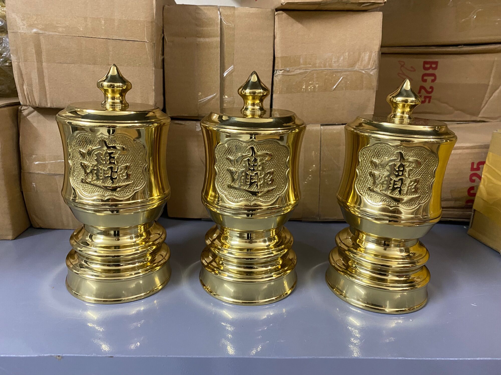 Đài thờ bằng đồng vàng nguyên chất bộ đài đồng thờ cúng