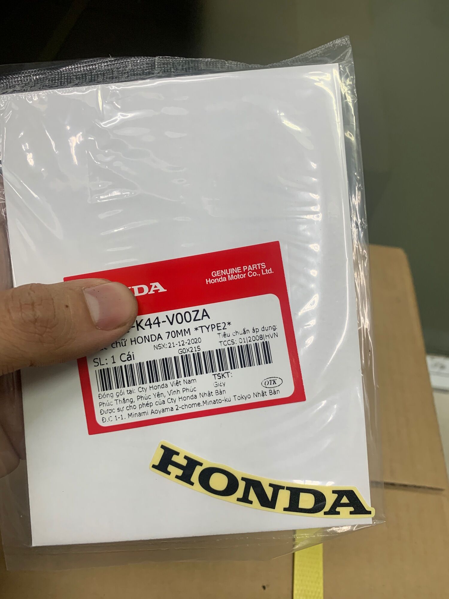 Tem chữ Honda mặt nạ Vision 2015-2019 chính hãng màu đen