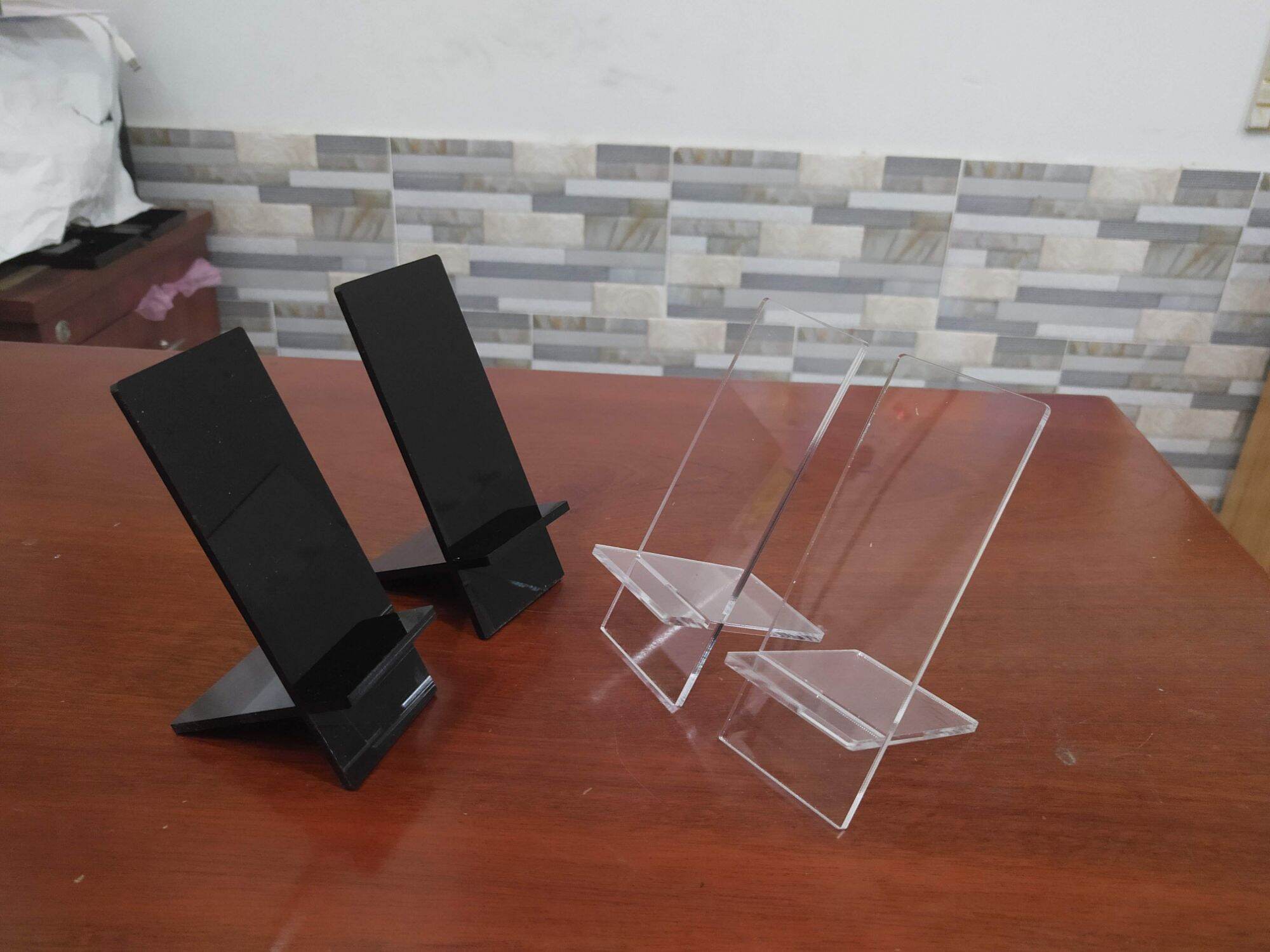Kệ trưng bày điện thoại mica