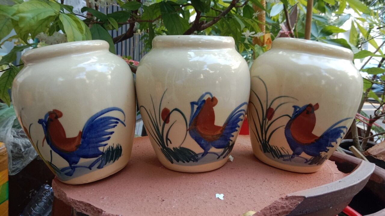 Lu uống bia con gà vẽ tay. lu bia phong cách, cộc bia gốm sứ, lu bia gốm sứ độc lạ