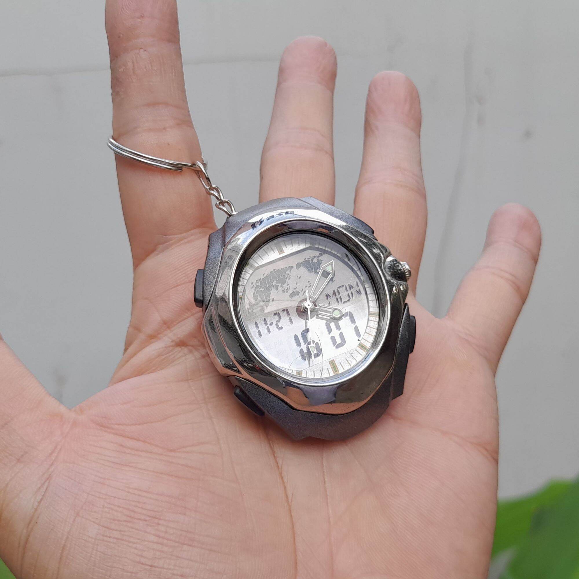 Đồng hồ móc khóa 2 máy độc lạ