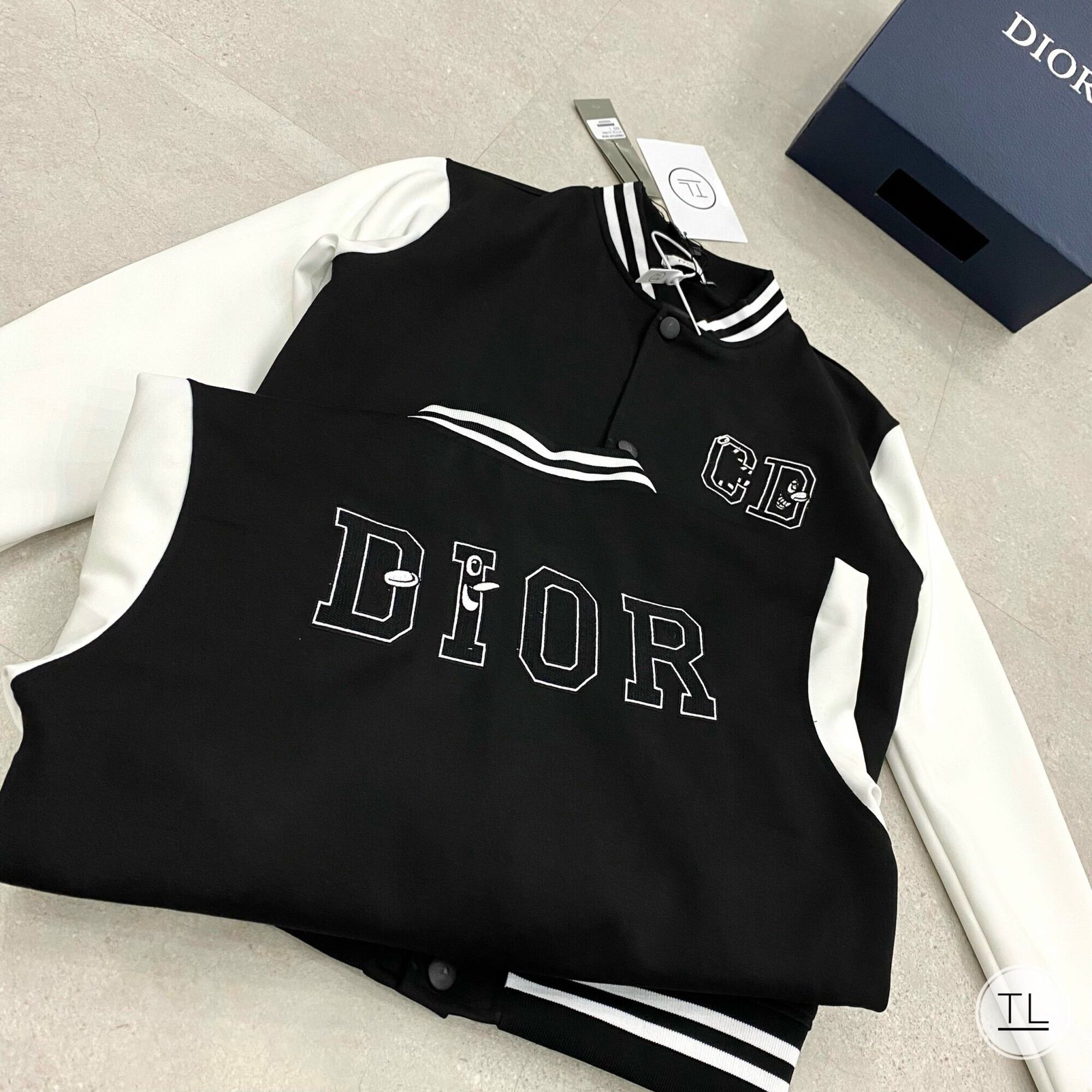 Áo Khoác Bomber Dioor Tay Trắng neww