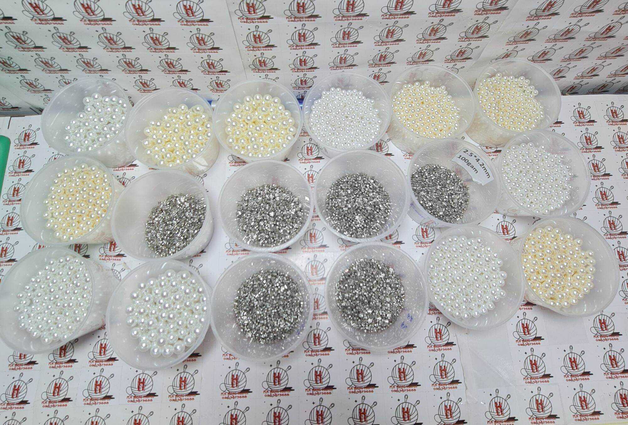 Bịch 50g 100g hạt châu hạt cườm hạt trai ko lỗ và chân chấu đóng hạt cườm Chân chấu dùng để đóng hạt nhựa giả ngọc