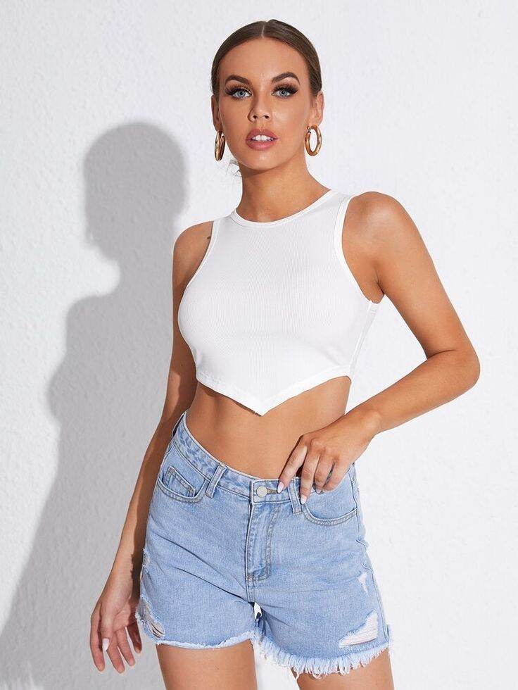 Áo croptop cổ tròn sát nách tà nhọn