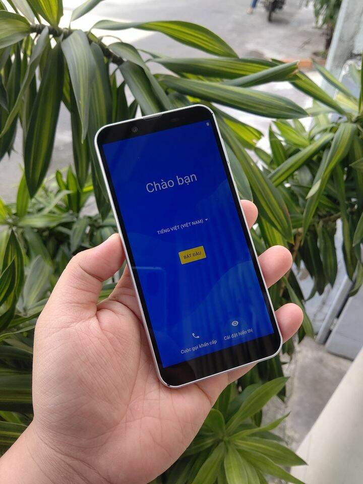 Điện thoại sharp s5 android one 5.5"- chống nước- 100% tiếng việt- androi 10 - chụp ảnh ban đêm- siêu phẩm đến từ nhật bản - siêu mượt