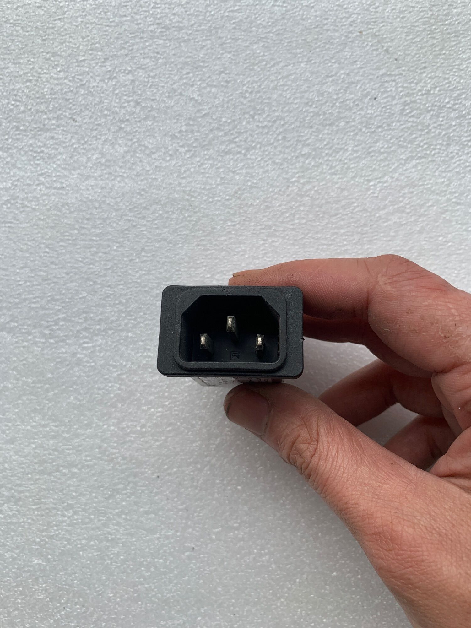 Đui cắm lọc điện Thụy sĩ 15A