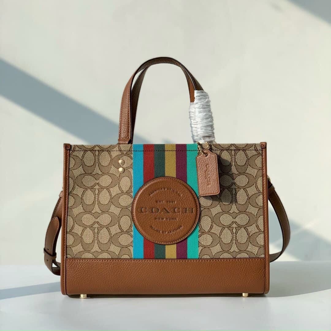 C0ACH Dempsey Tote màu cực sang