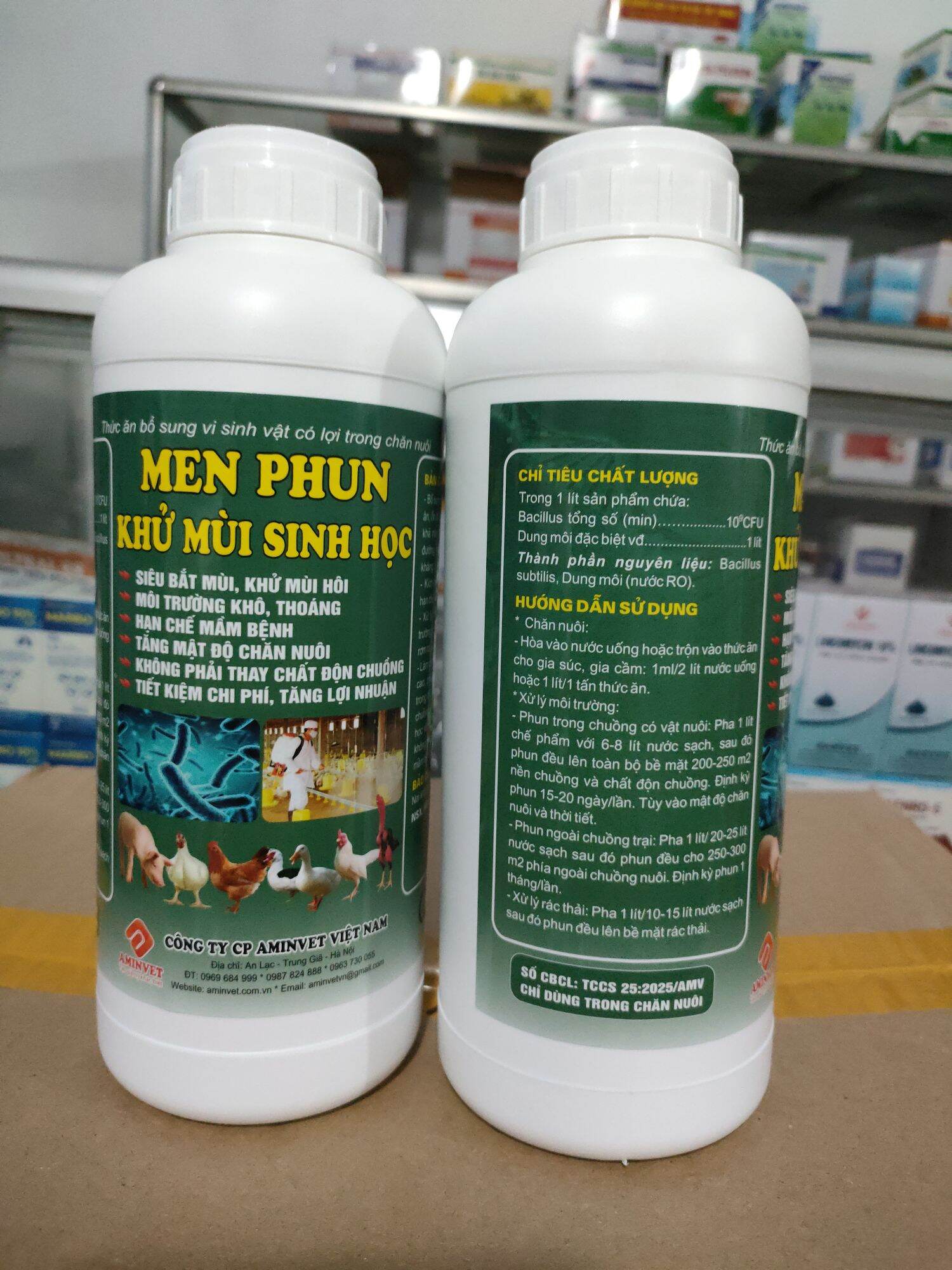 Men phun khử mùi sinh học 1 chai 1lít giúp thông thoáng, hết mùi, giảm mầm bệnh, tăng mật độ chăn nuôi gia cầm, gia súc.