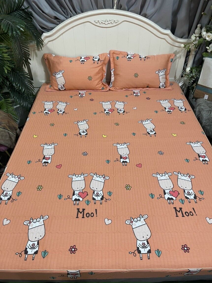 Bộ ga gối chun trần mẫu bò sữa cam mẫu thú cho bé yêu
