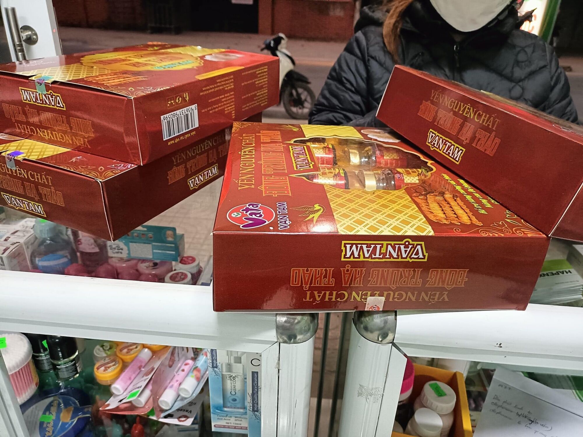 Yến Sào Đông Trùng Hạ Thảo Vạn Tam ( Set 6 Lọ )