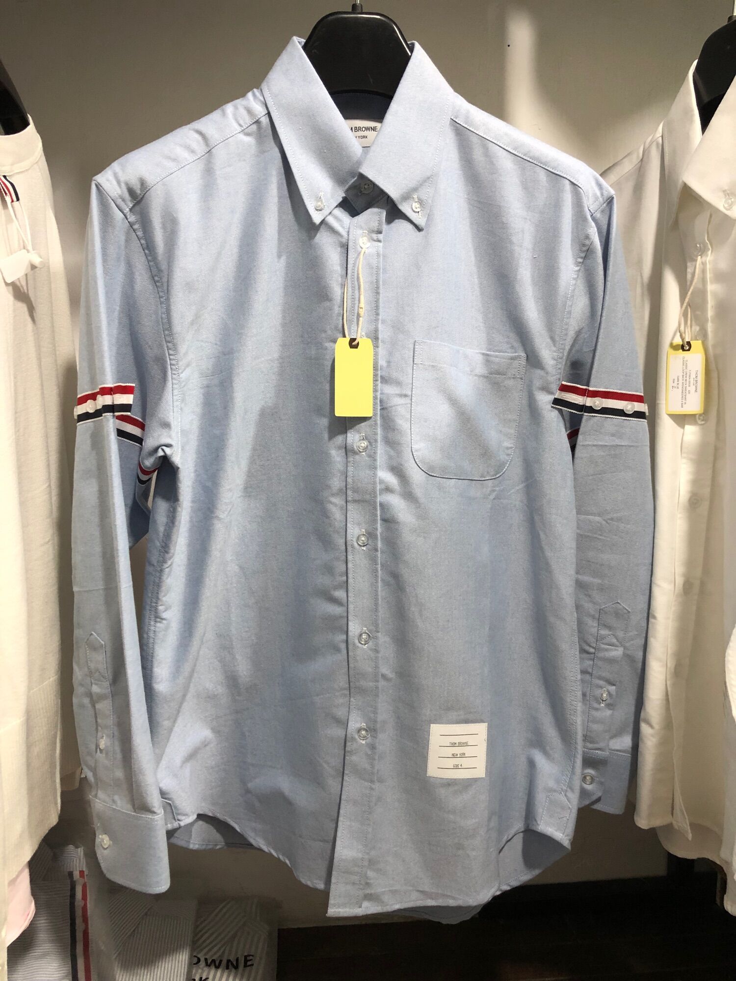 Thom Browné sơ mi oxford viền tay màu xanh nhạt Thom Browné light blue oxford shirt with armbands
