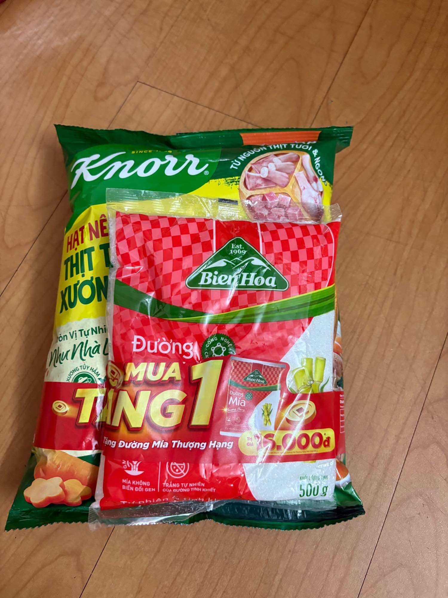 [HCM]Hạt nêm thịt thăn xương ống tủy Knorr gói 900g( tuỳ đợt kèm quà tặng)