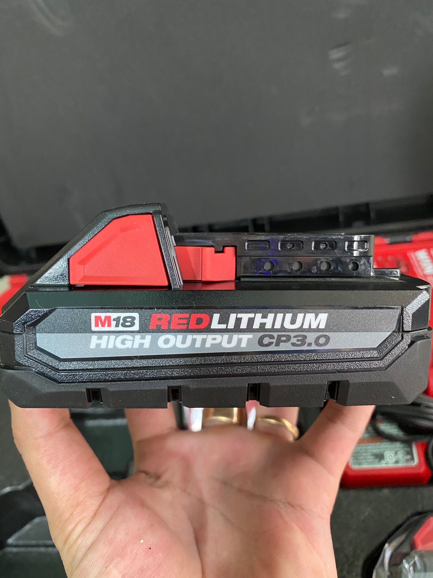 Pin milwaukee 18v 3ah hàng nhập mỹ mới 100%