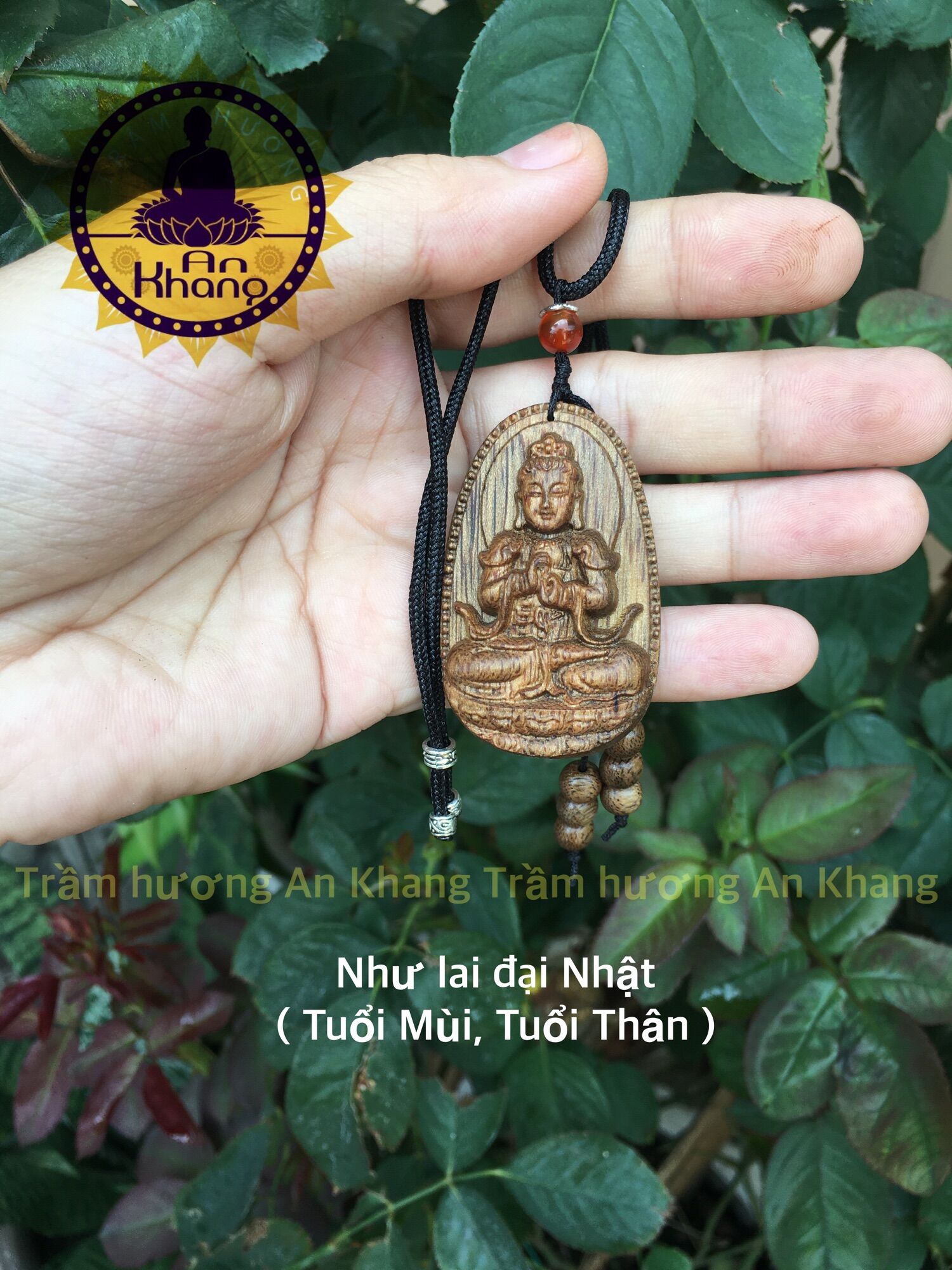 Mặt Phật bản mệnh trầm hương tốc tự nhiên.