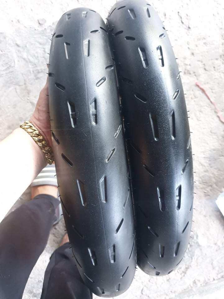 Cặp Vỏ Michelin moto gp 90/80-14 và 100/80-14 .cao cấp cho tay ga . vario . click . ab. vision.... củ tháo xe còn đẹp...hàng đả test mâm kỉ càng. có vá trong . bao ae chạy thoải mái