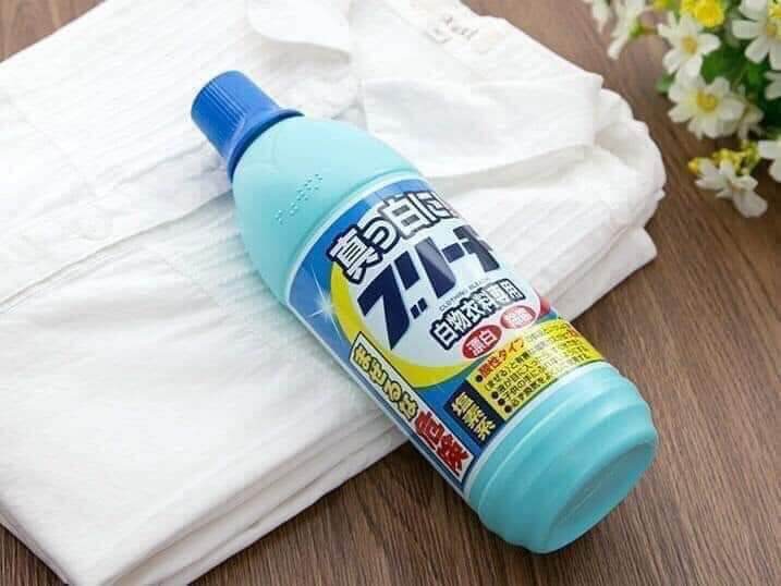 Chai tẩy trắng quần áo Nhật Bản 600ml rocket