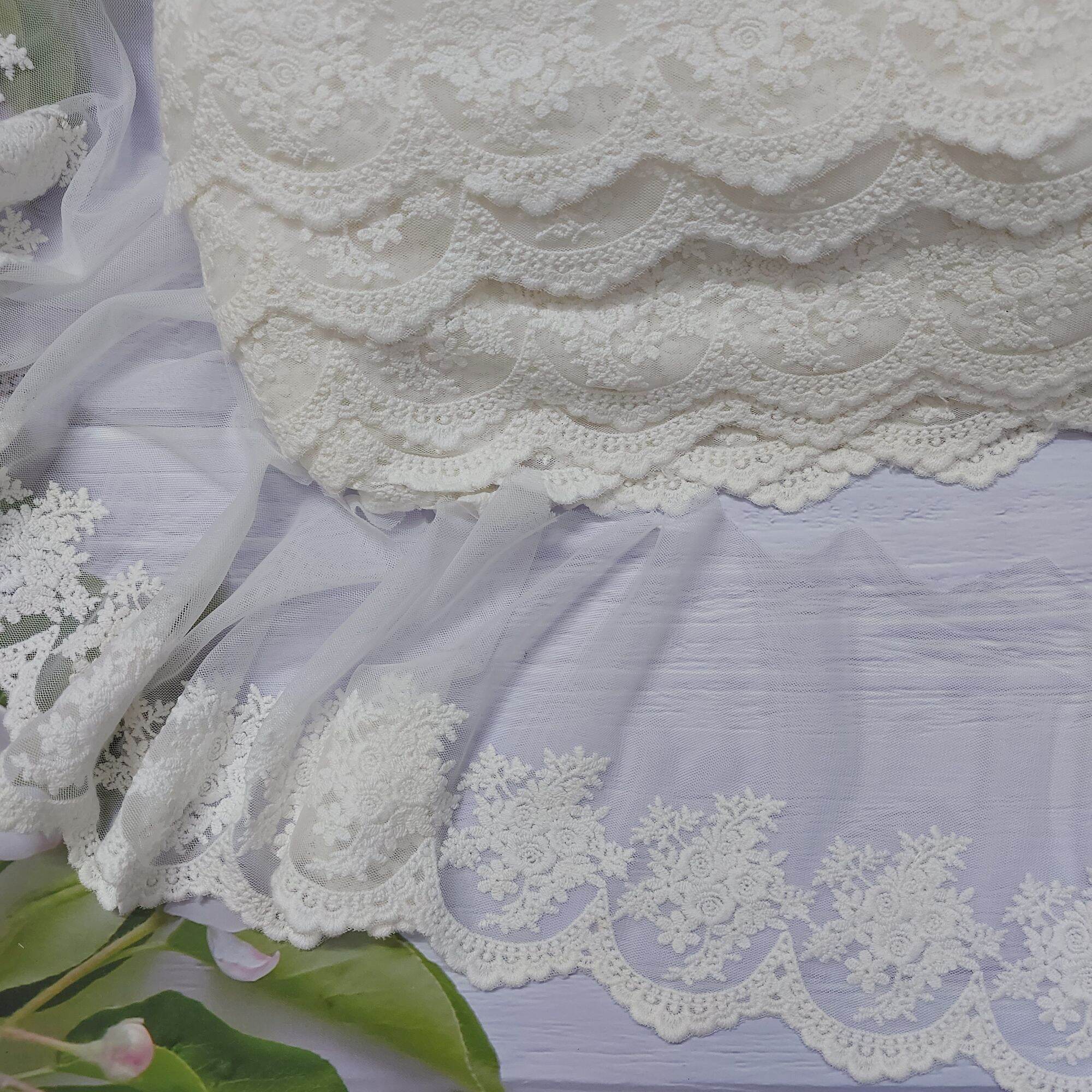 Ren lưới thêu hoa , màu trắng gạo ,bản 13cm .