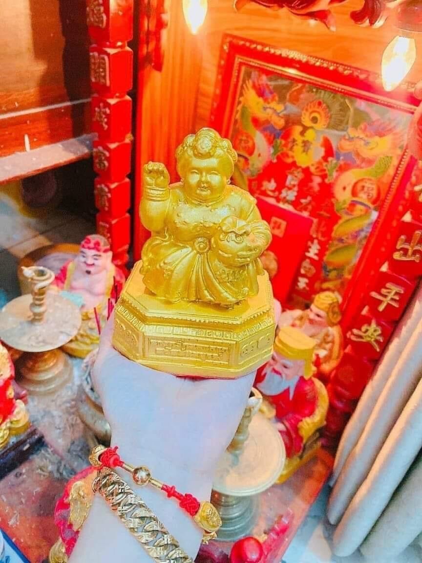 Tượng mẹ Ngoắc may mắn Thái Lan