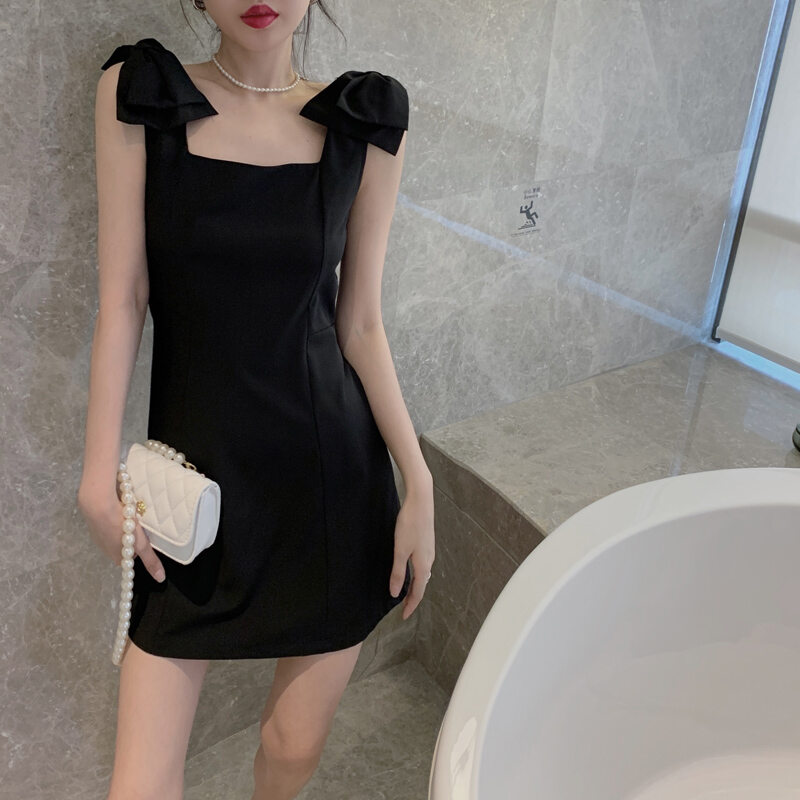 Trang phục nữ váy liền hai dây mẫu hot 2023 mẫu mới váy đen cảm giác thiết kế mới mẻ độc đáo mùa hè chít eo váy tôn dáng khí chất