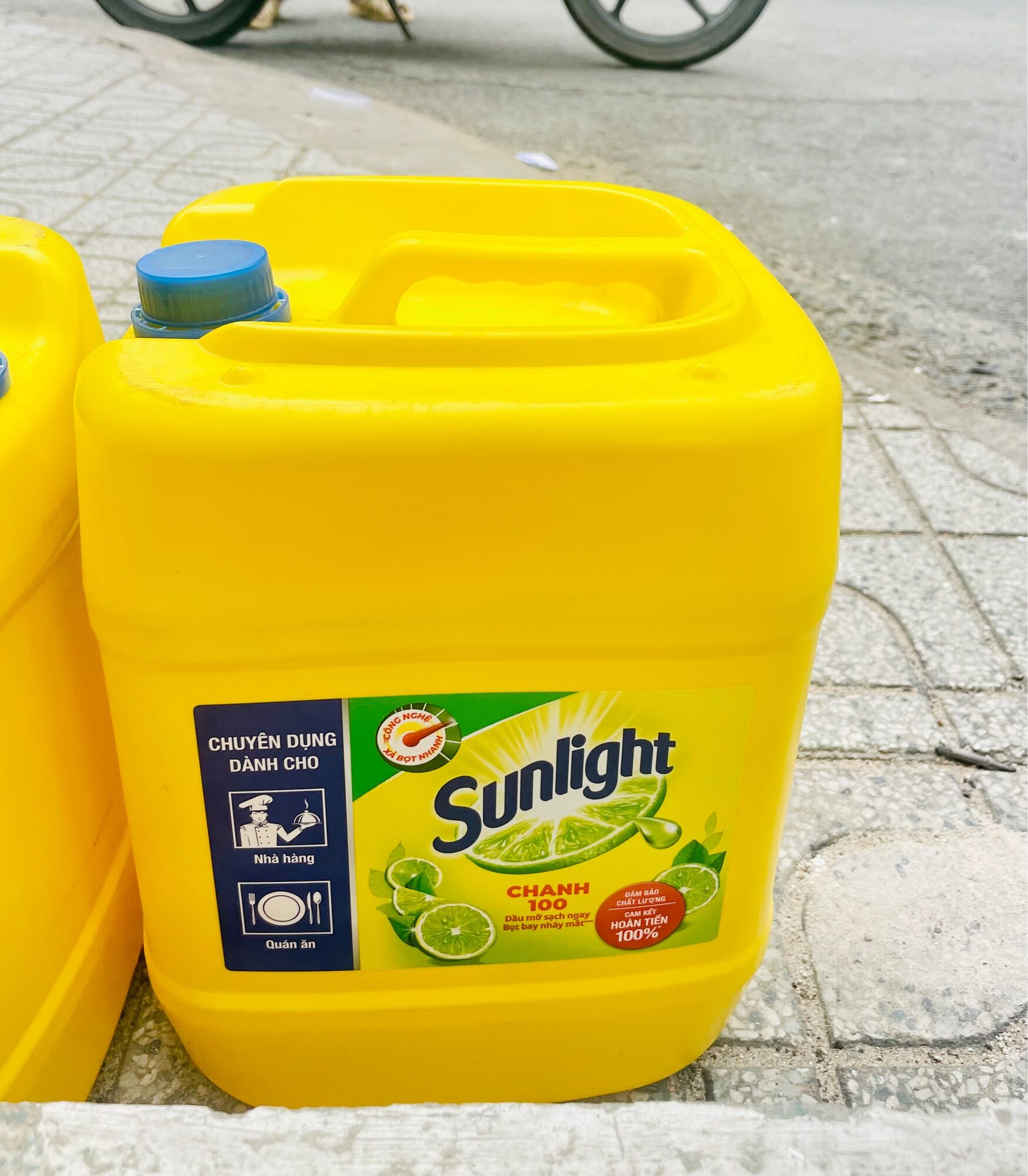 Nước Rửa Chén SUNLIGHT can nhựa lớn 9.5kg [Giá Sỉ]