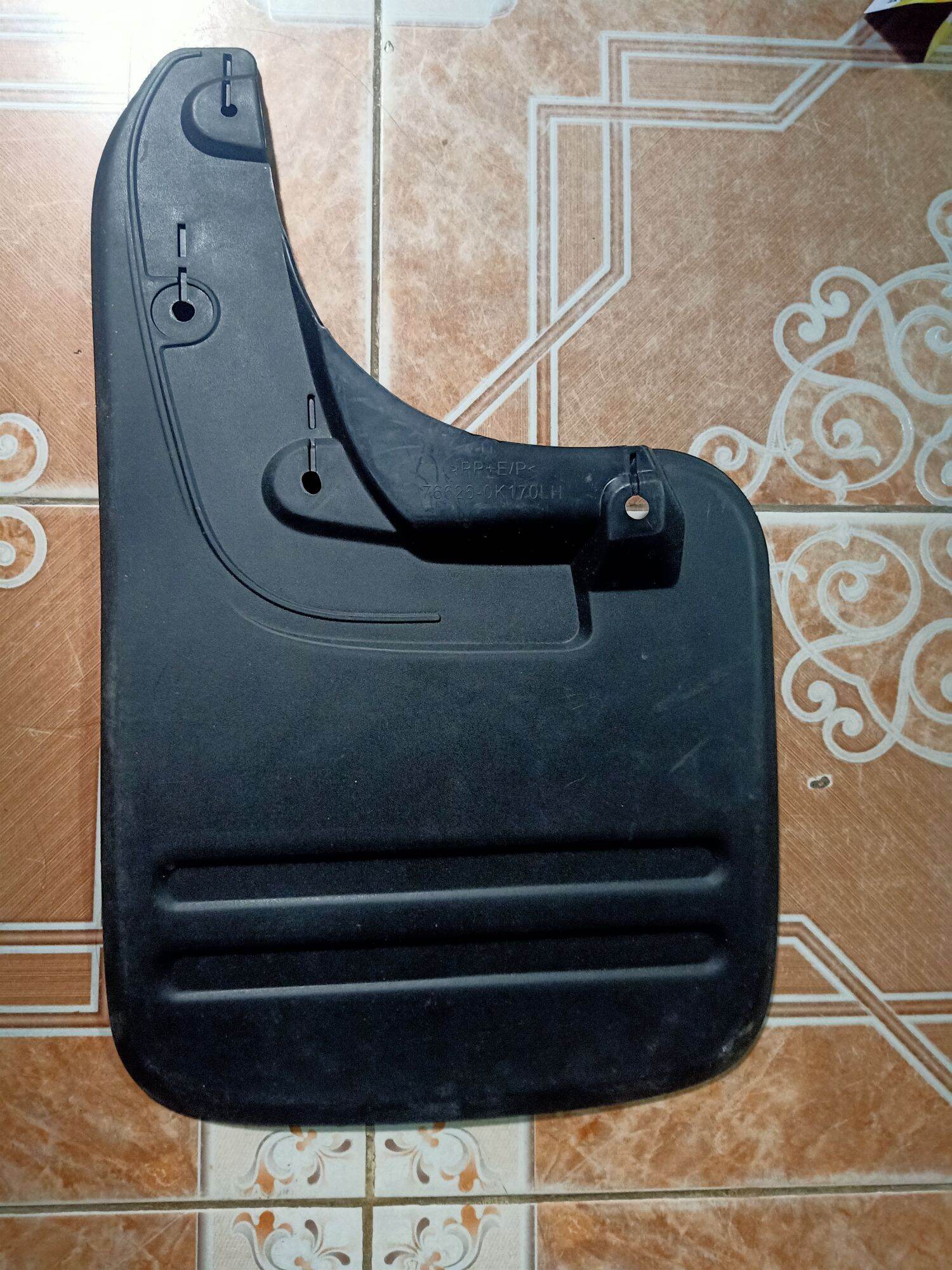 CHẮN BÙN BÁNH HILUX