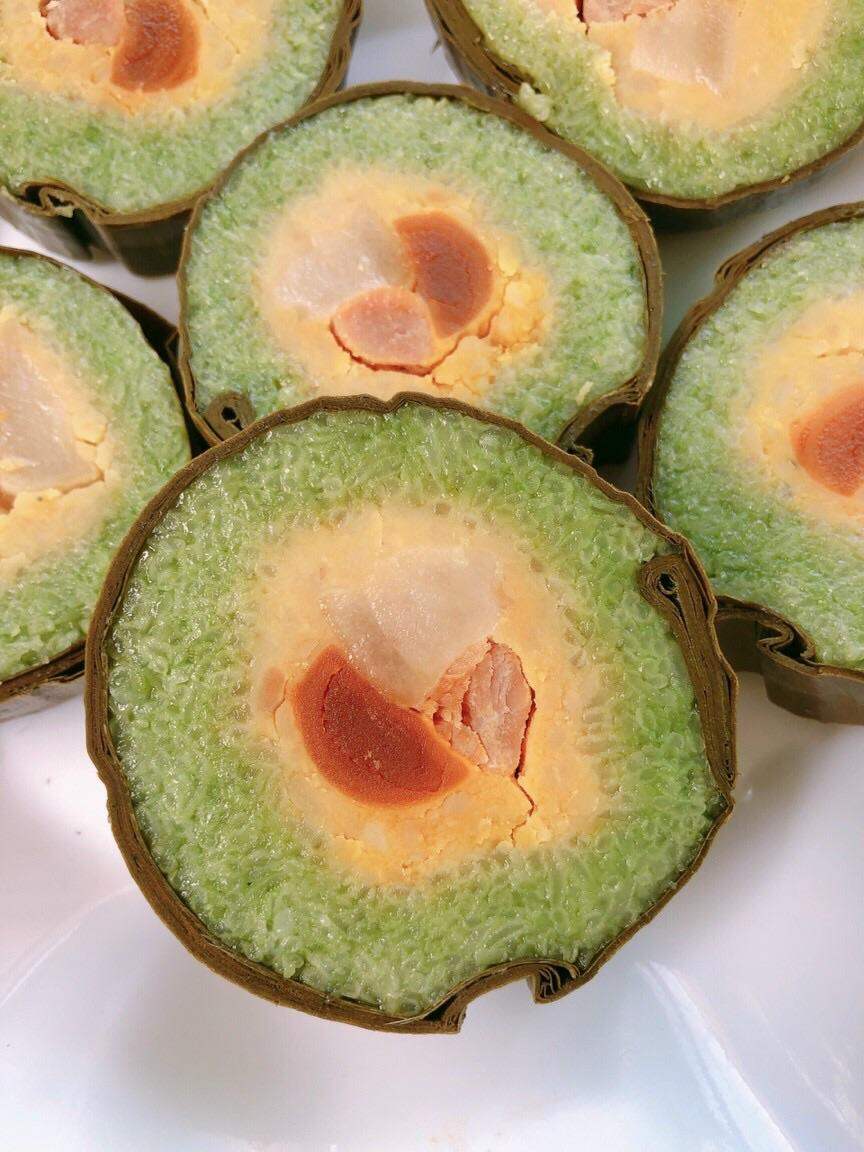 Bánh tét Trà Cuôn xanh lá ngót nhân mặn (1kg), đặc sản chính gốc Trà Vinh