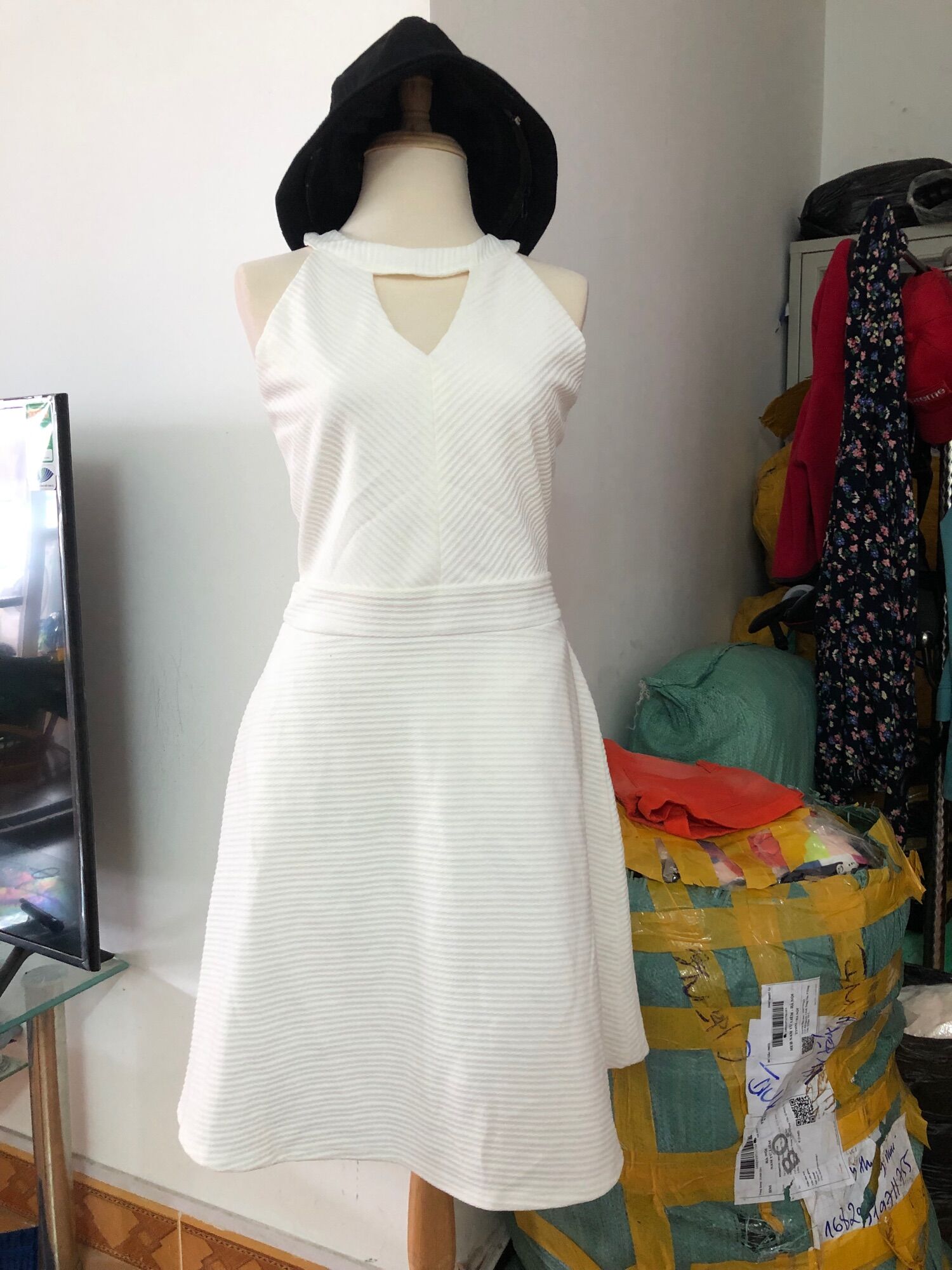 Đầm cổ yếm xuất dư size M L