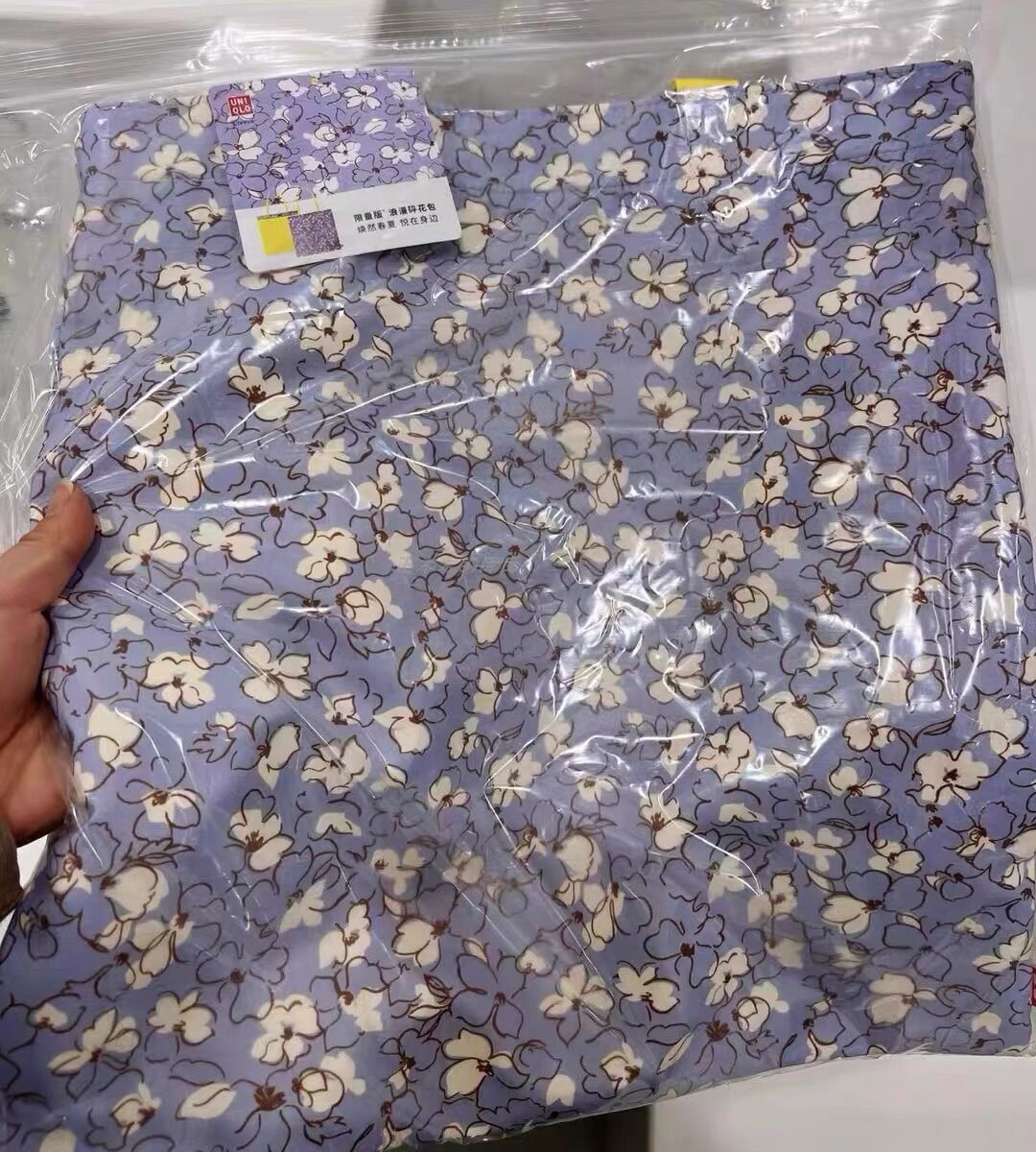 Túi đeo vai, túi mua sắm hiệu Uniqlo