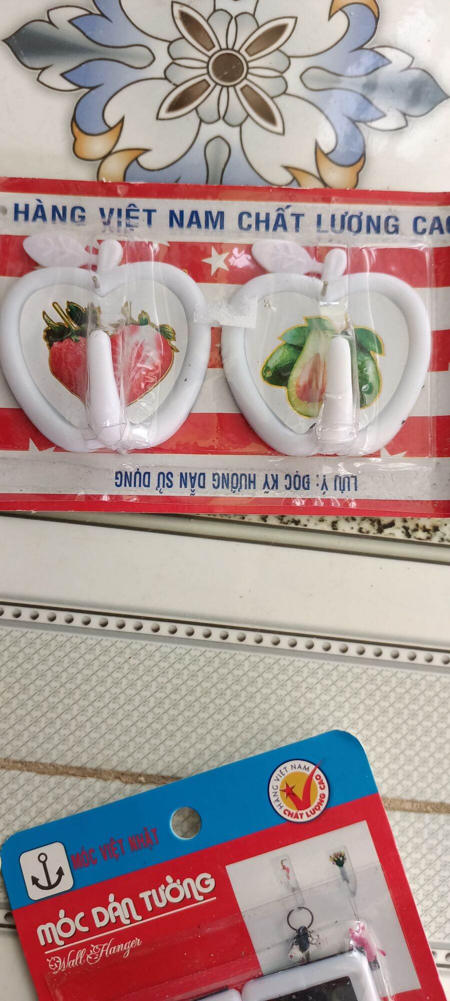 móc dán tường có đinh đóng