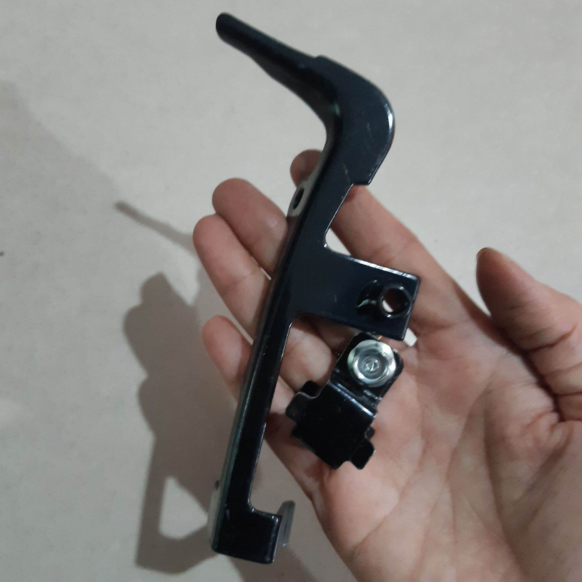 Bát bắt dây dầu xe Wave nhỏ ( thắng đĩa ) .