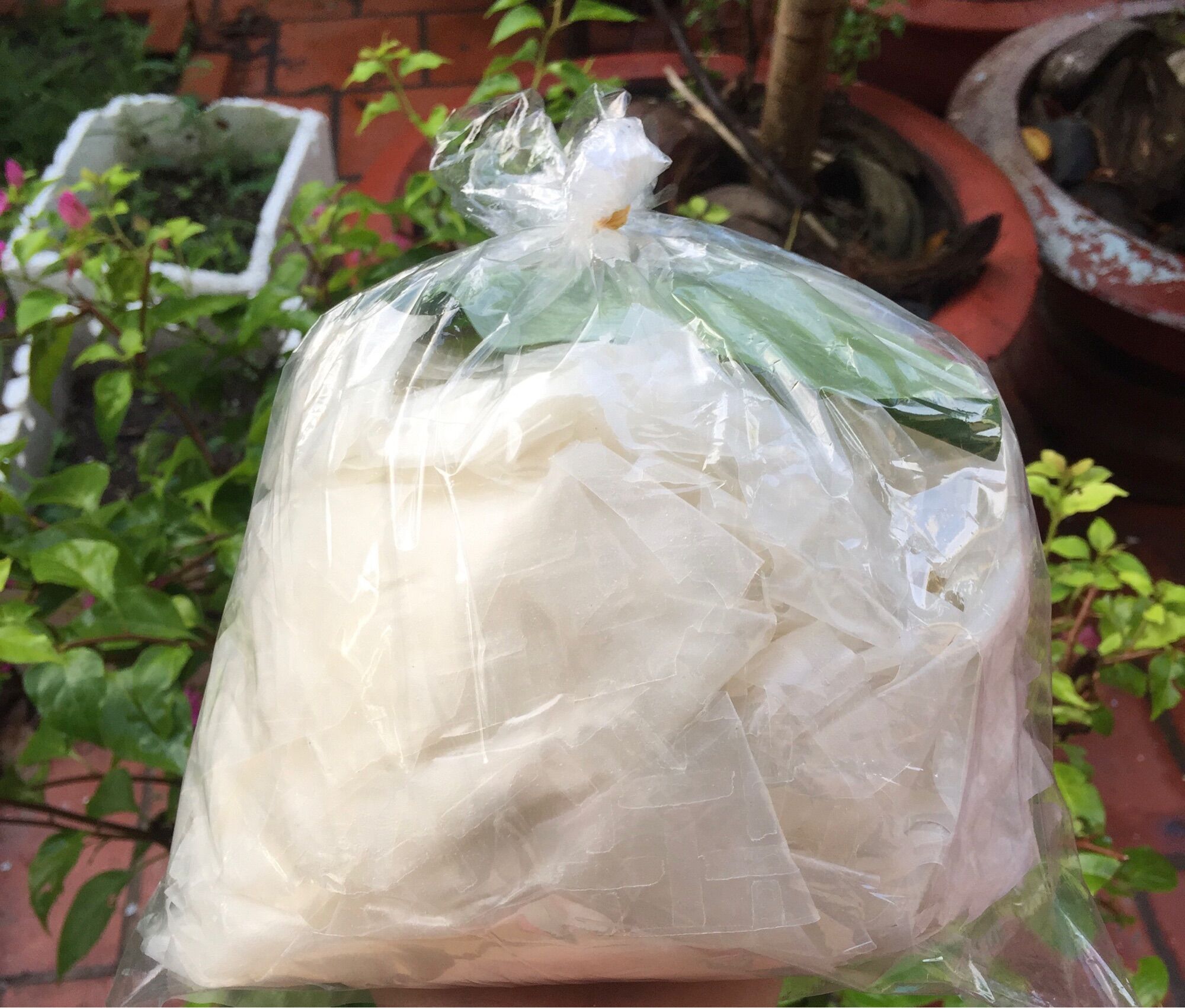 Bánh tráng phơi sương sate muối tắc