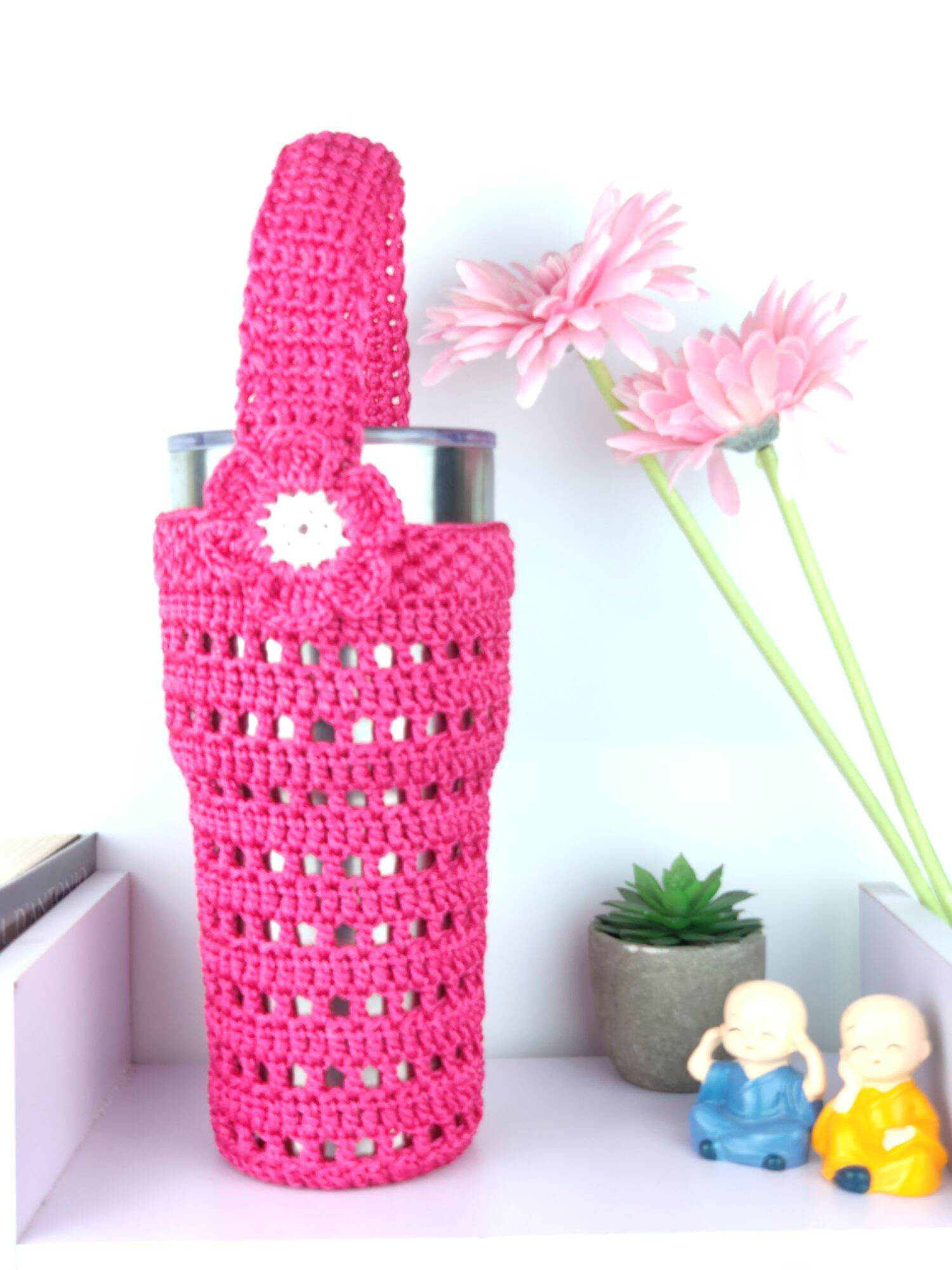 Túi đựng ly giữ nhiệt bằng sợi dù handmade màu hồng, có quai cầm, phù hợp cho du lịch và sử dụng hàng ngày.
