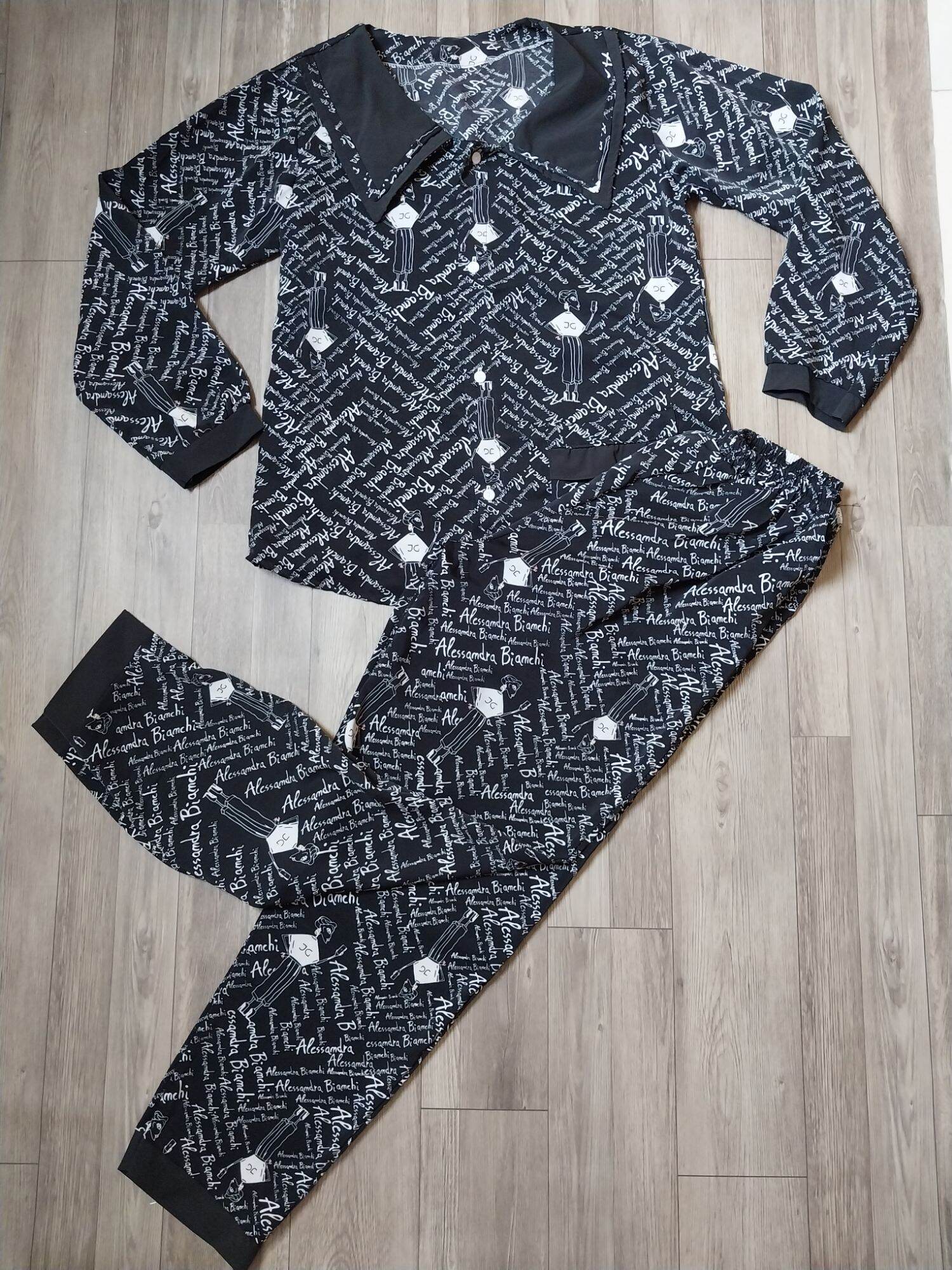 Combo lộn xộn quần áo