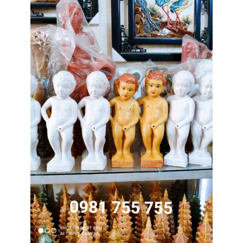 Tượng chú Bé đứng tè Cao 20cm gốm Bát Tràng Tượng trang trí Tiểu Cảnh