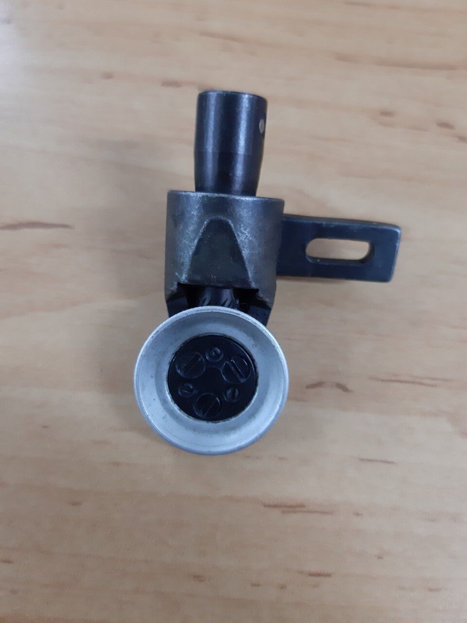 Bánh xe máy trụ phi 26