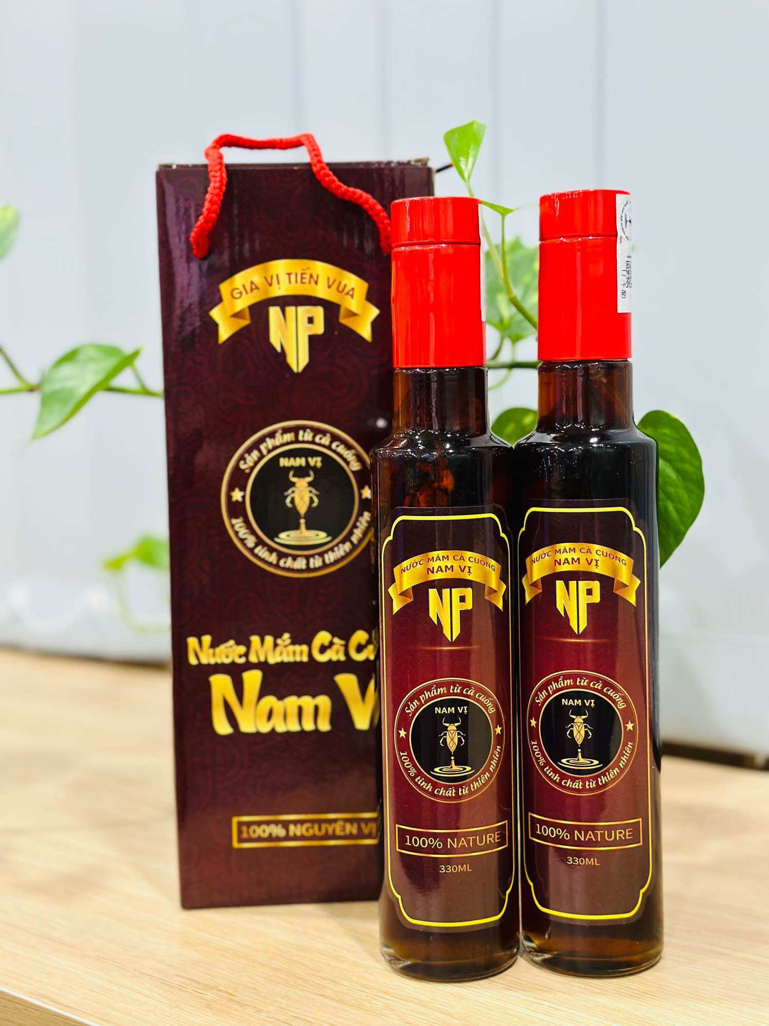 Nước mắm cà cuống 330ml và 2 con cà cuống đực