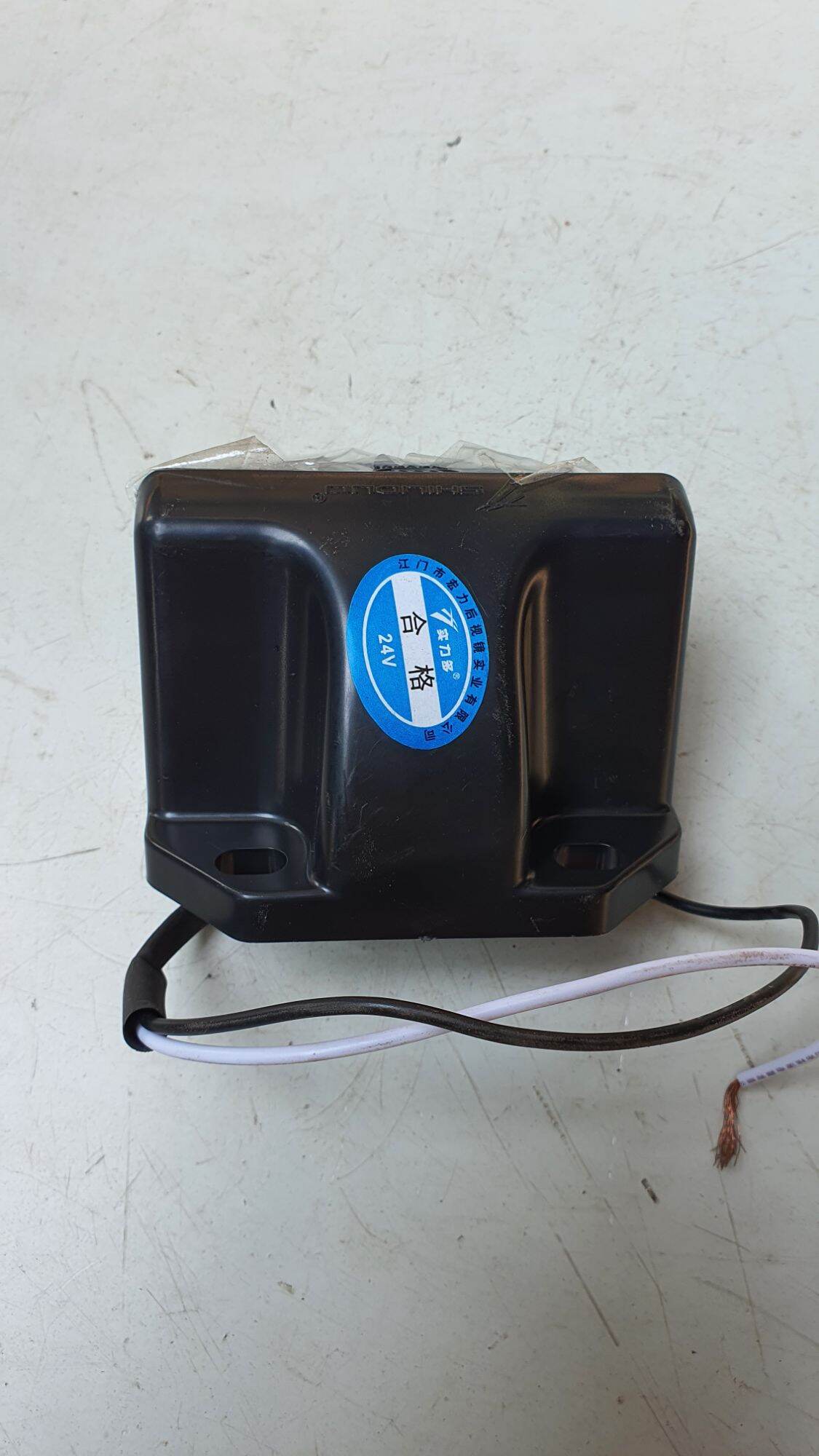 ĐÈN LED NHỰA SOI BIỂN SỐ Ô TÔ