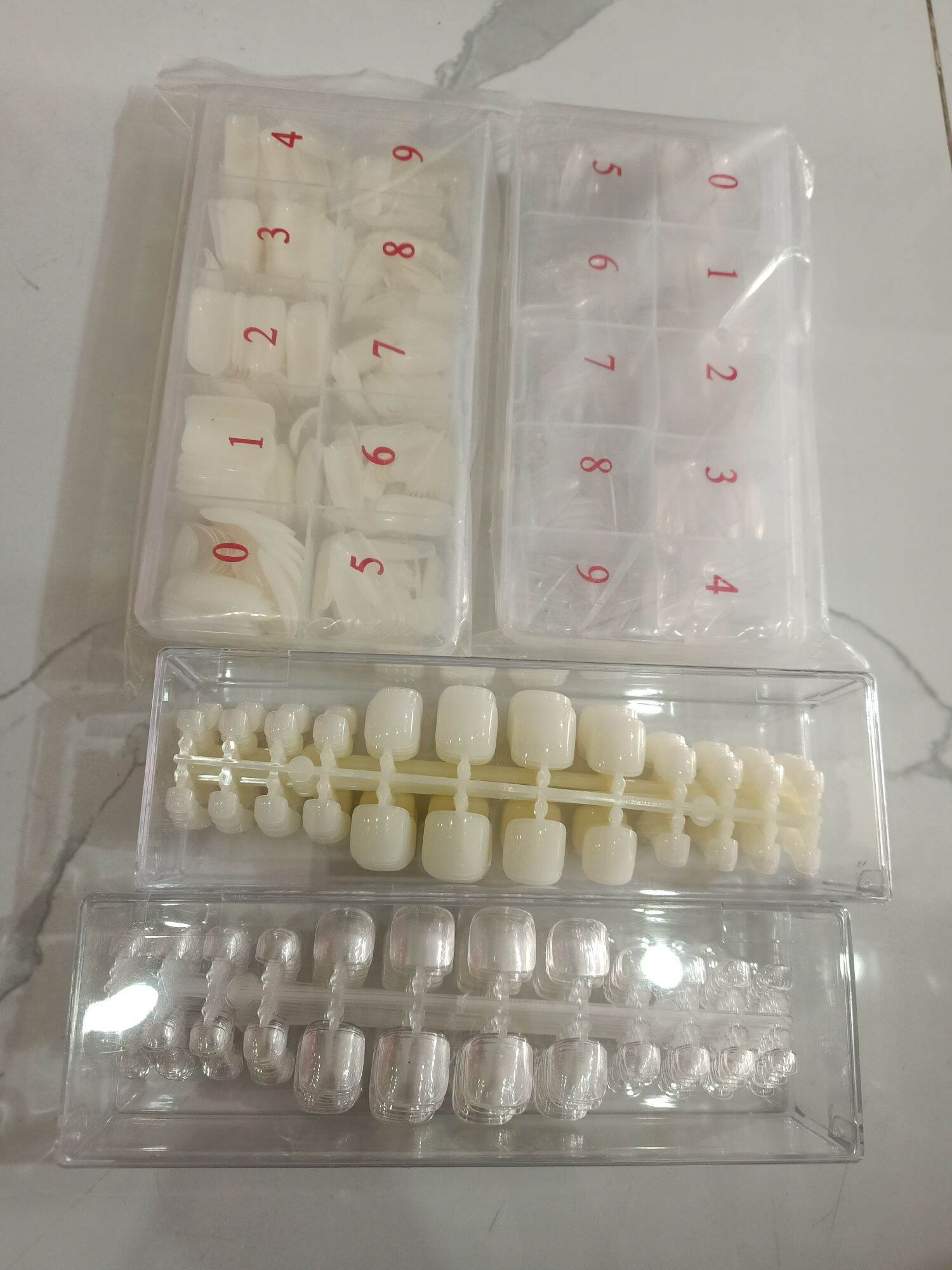 Móng úp chân dài ngắn trong đục