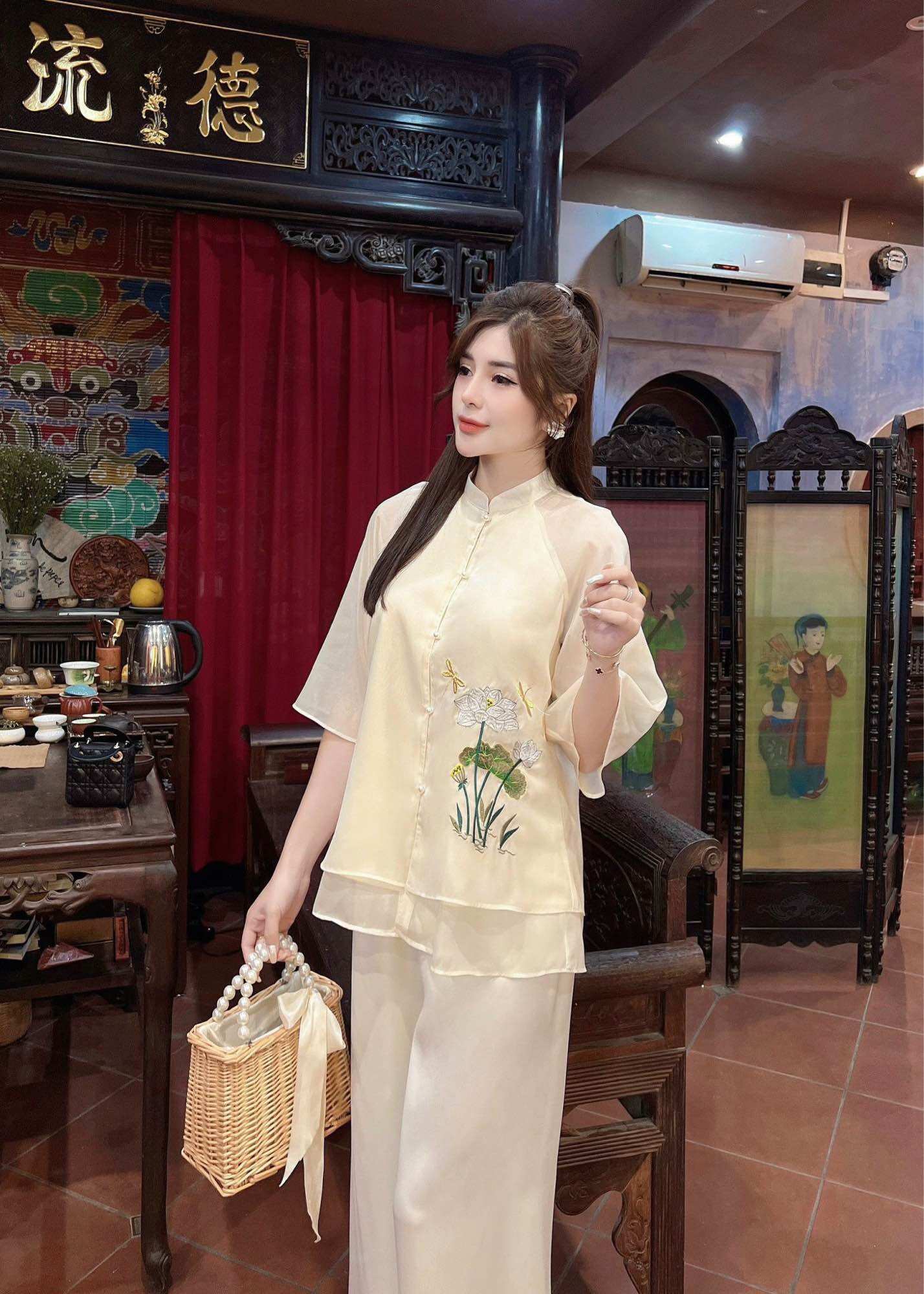 Bộ lụa voan tơ cao cấp thanh liễu thêu nổi