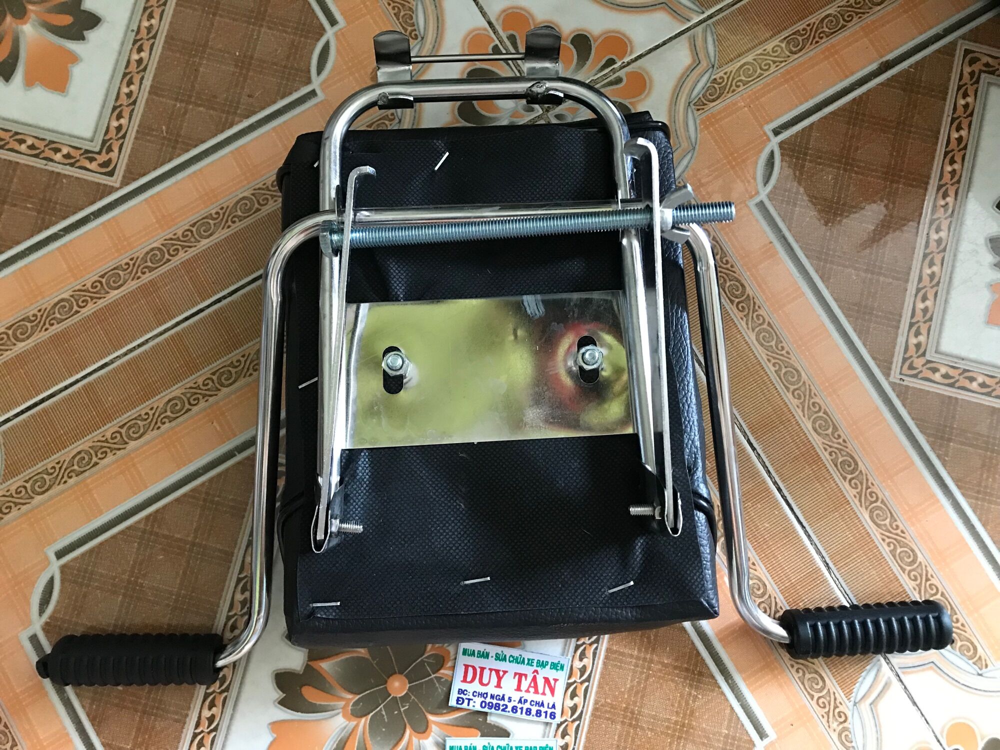 ghế đi xe máy cho bé