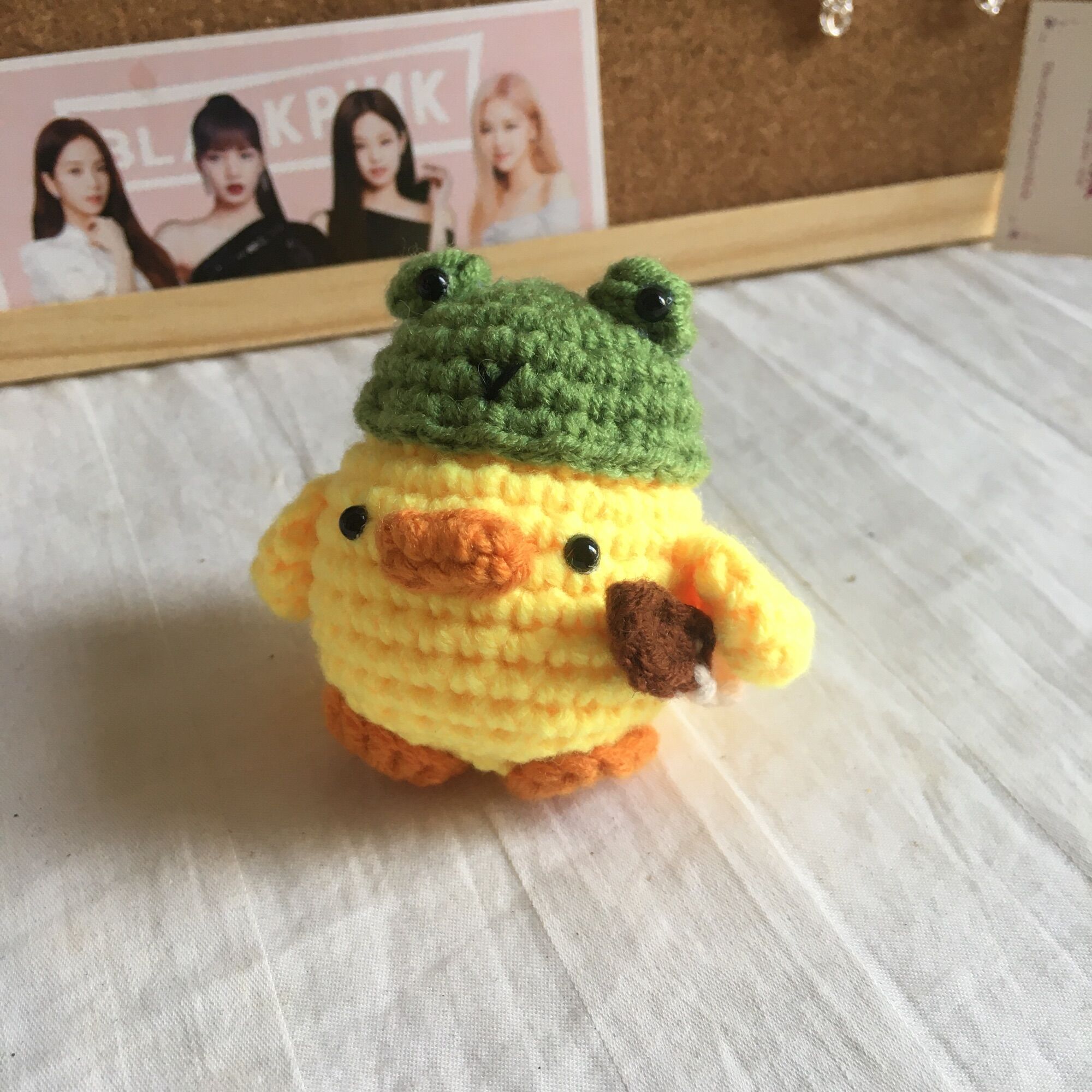 Móc khoá bé vịt đội mũ ếch độc lạ cute