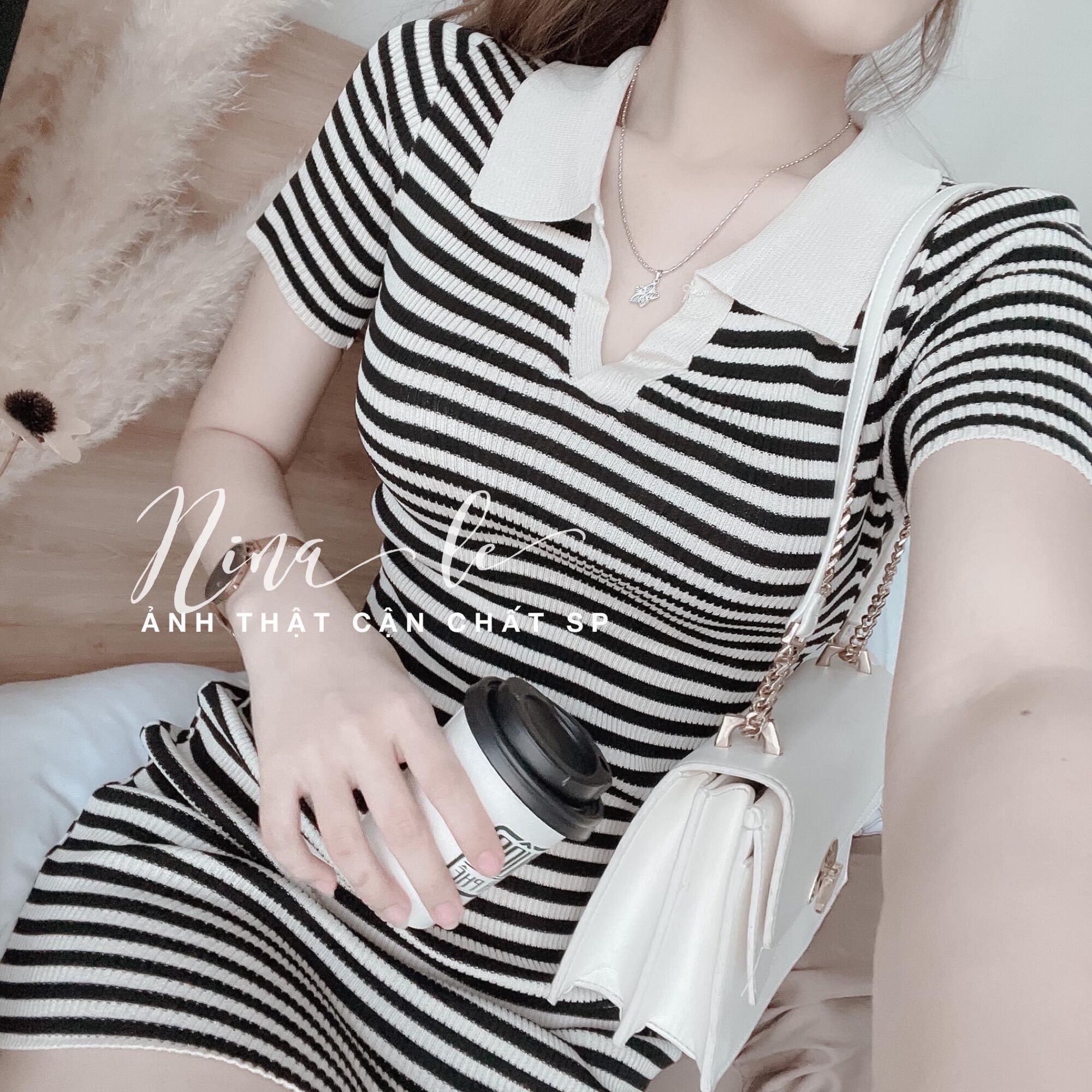 Đầm Body Gân Sọc Cổ Bẻ Xẻ V