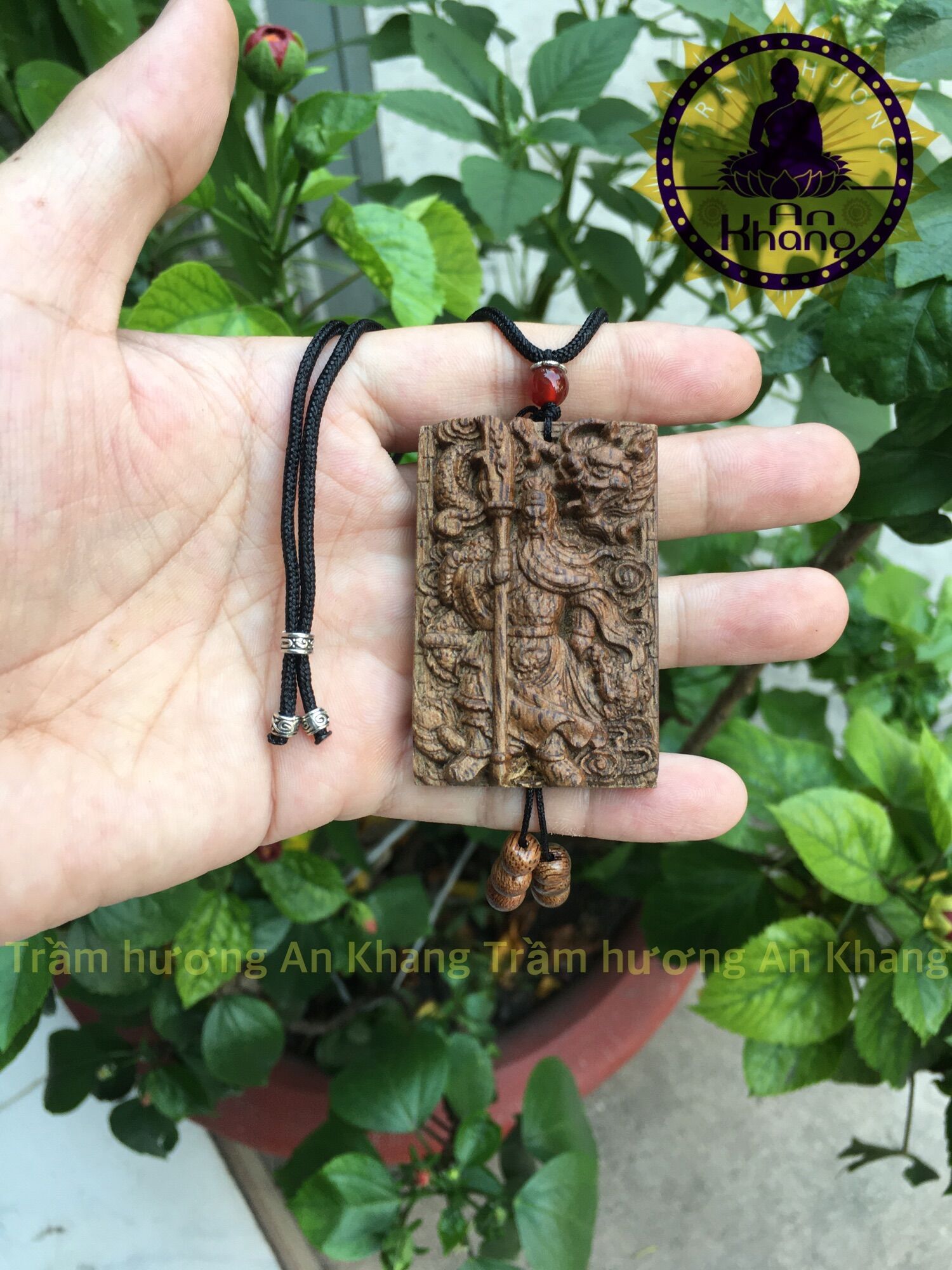 Dây chuyền trầm hương tốc tự nhiên.