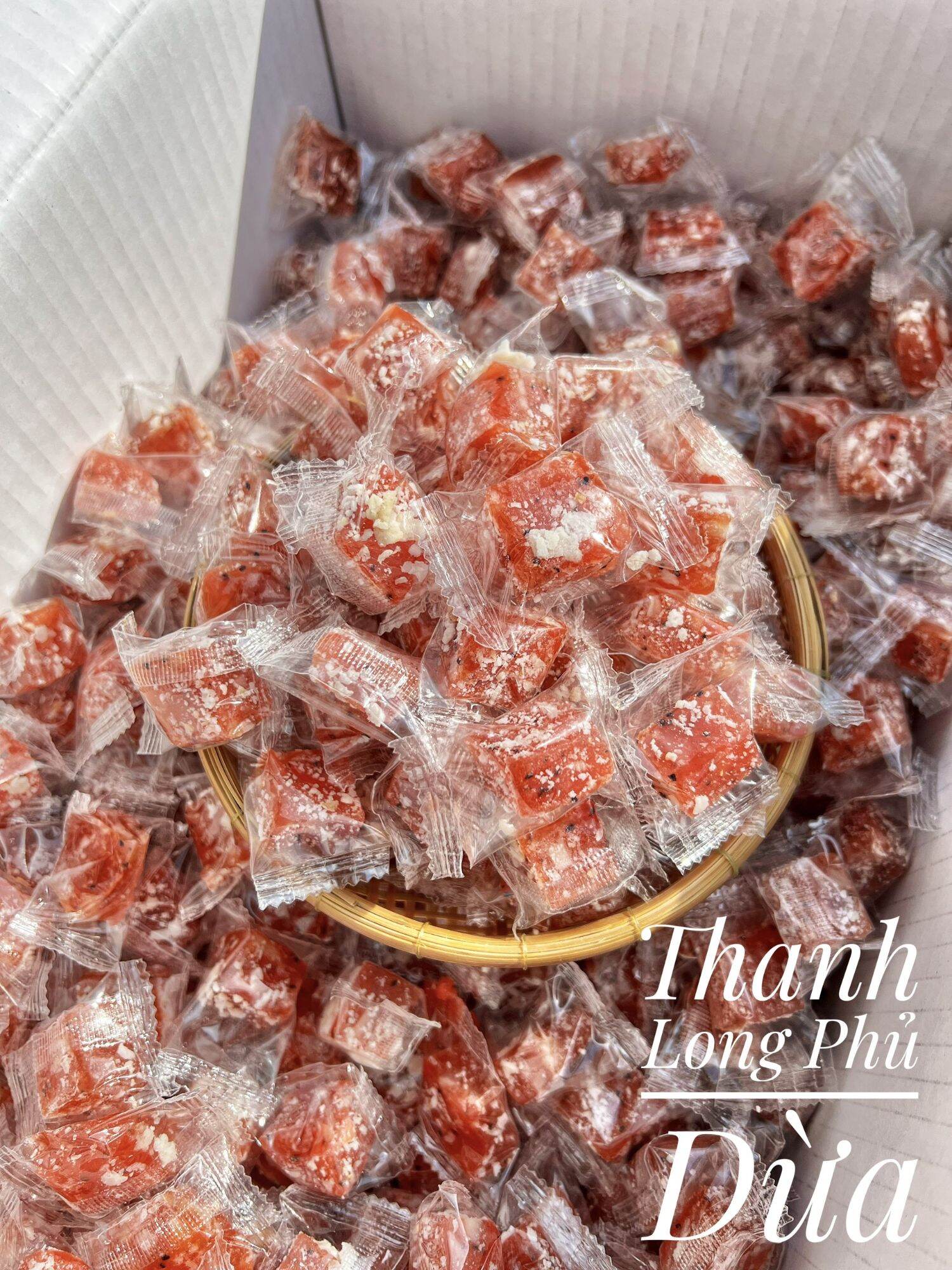 Mứt thanh long phủ cơm dừa dẻo viên  1kg (Món mới 2024)