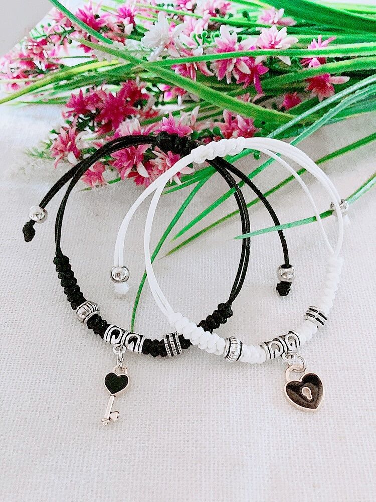 Vòng tay cặp đôi ổ khoá chìa khoá ( 2 vòng ),đa dạng mẫu mã, chất lượng đảm bảo và cam kết hàng đúng mô tả.